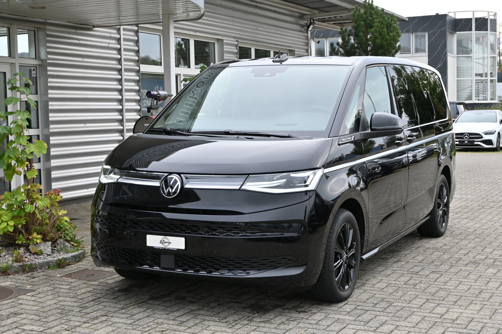 VW Multivan 2.0 TDI Style DSG Lang 7-Plätzer + AHK 2000kg-showroom-element-1