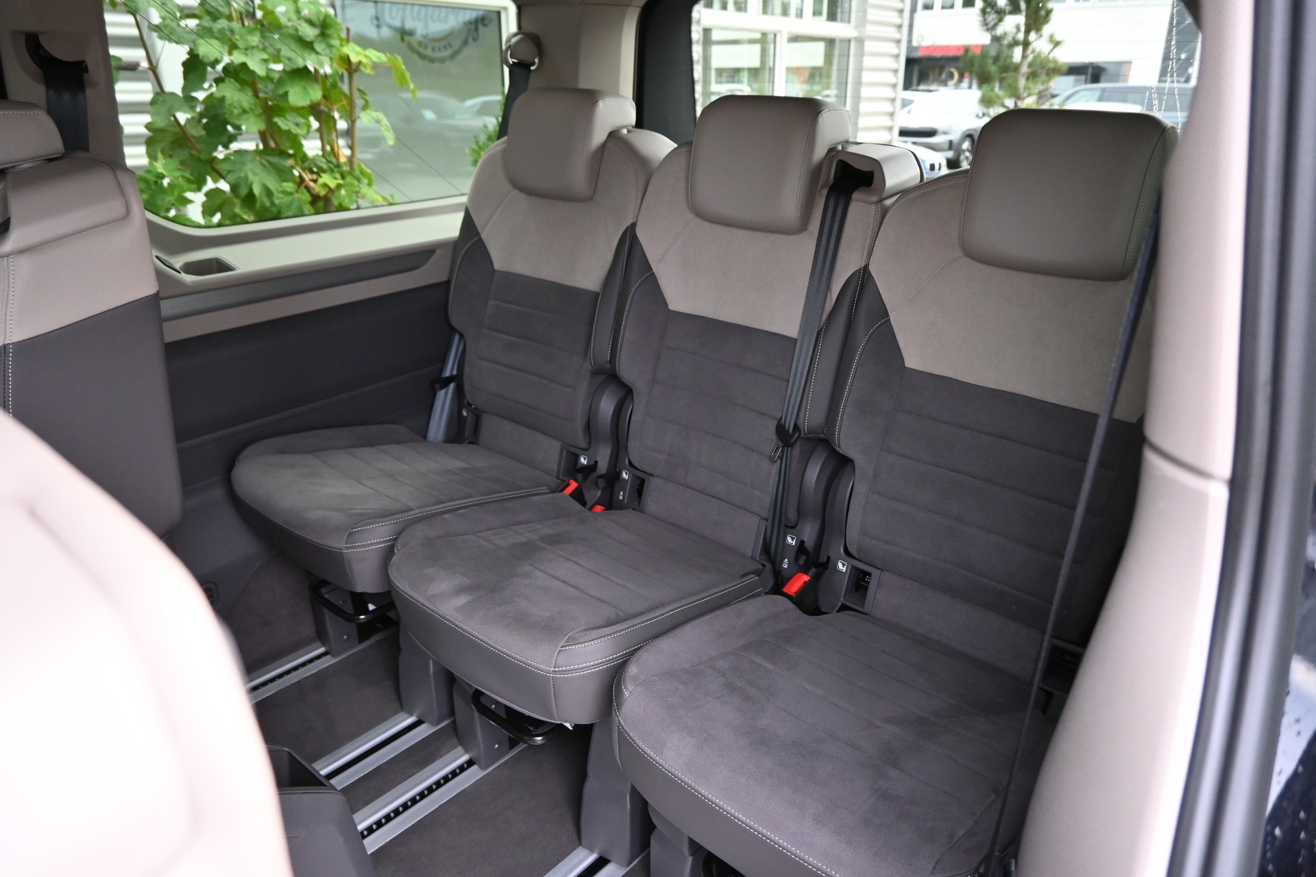 VW Multivan 2.0 TDI Style DSG Lang 7-Plätzer + AHK 2000kg-image-18