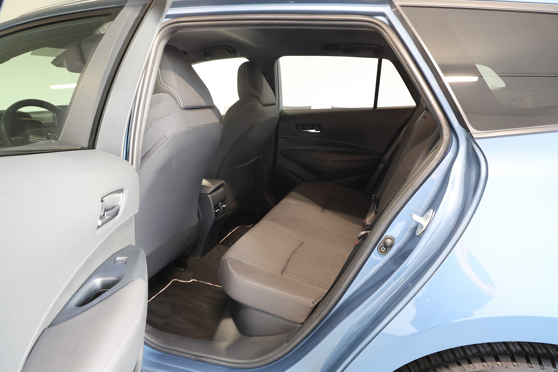 TOYOTA Corolla Touring Sports 2.0 HSD Trend *CH-Fahrzeug* *15 Jahre Garantie*-image-12
