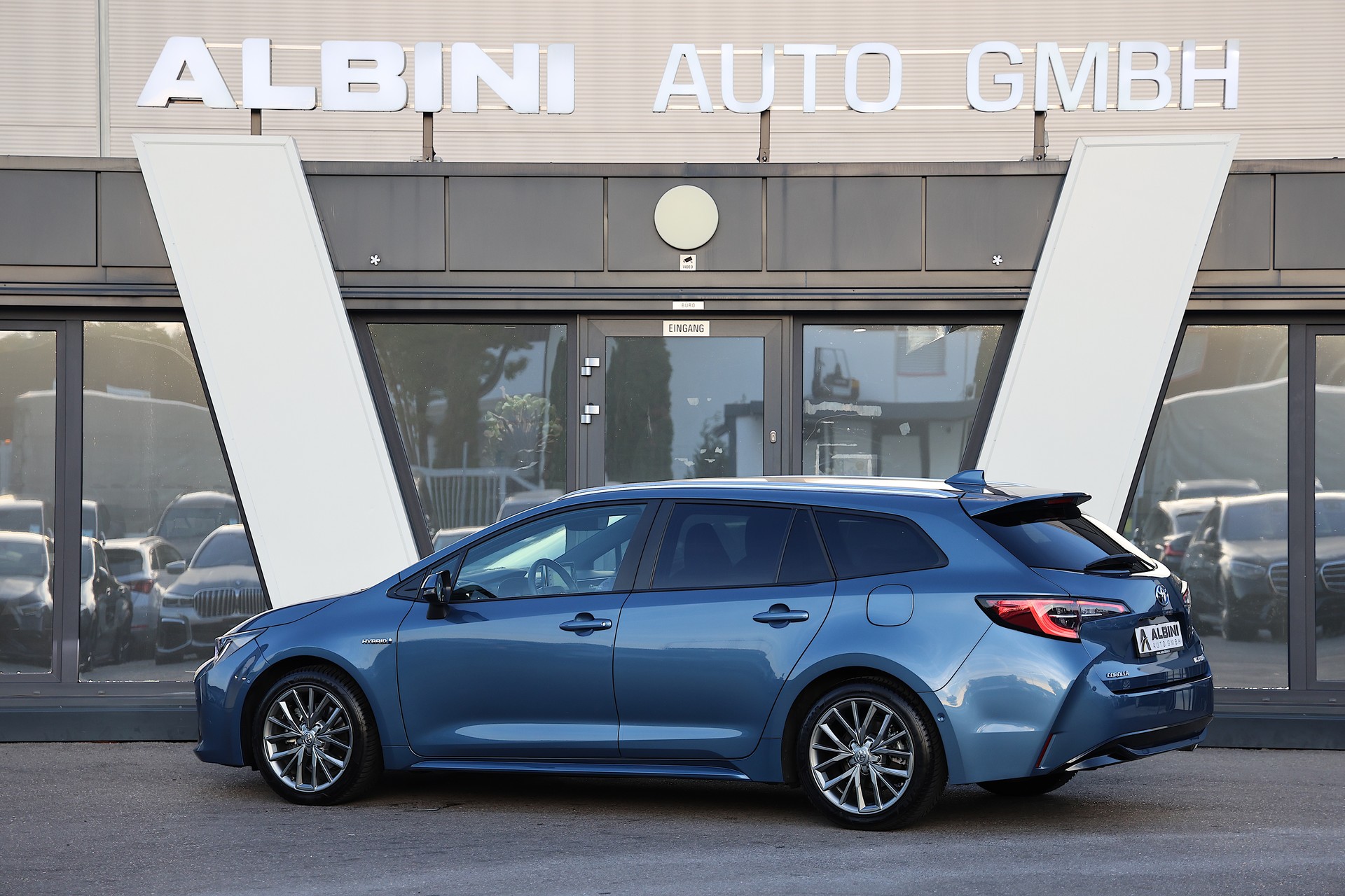 TOYOTA Corolla Touring Sports 2.0 HSD Trend *CH-Fahrzeug* *15 Jahre Garantie*-showroom-element-3