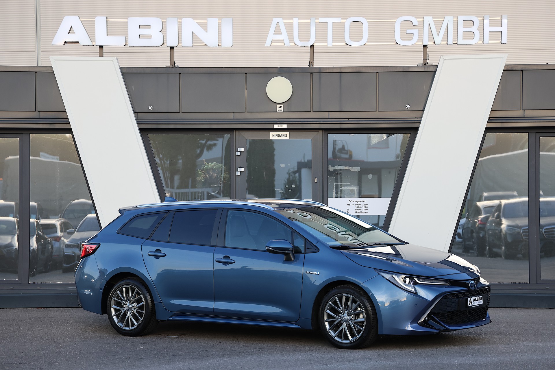 TOYOTA Corolla Touring Sports 2.0 HSD Trend *CH-Fahrzeug* *15 Jahre Garantie*-showroom-element-1