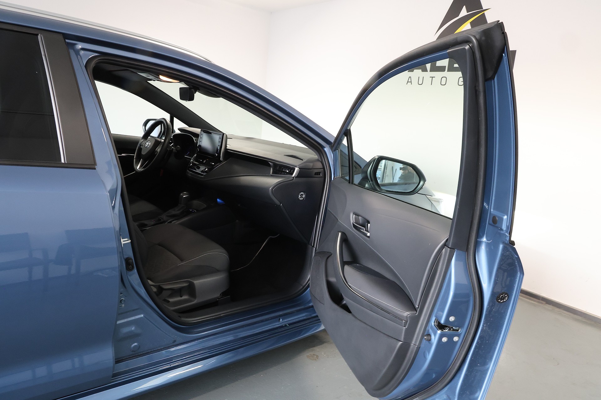 TOYOTA Corolla Touring Sports 2.0 HSD Trend *CH-Fahrzeug* *15 Jahre Garantie*-image-10