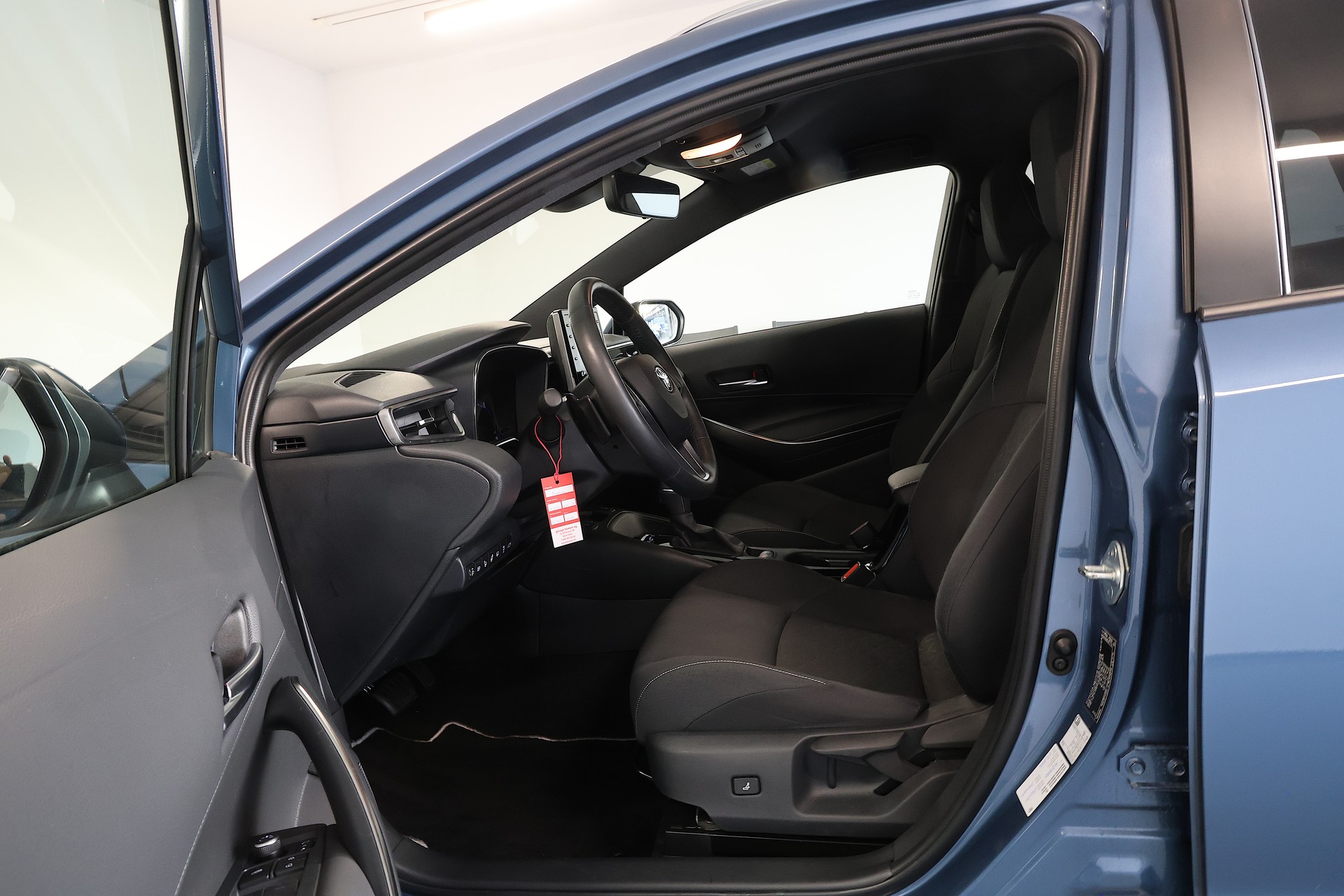 TOYOTA Corolla Touring Sports 2.0 HSD Trend *CH-Fahrzeug* *15 Jahre Garantie*-image-5
