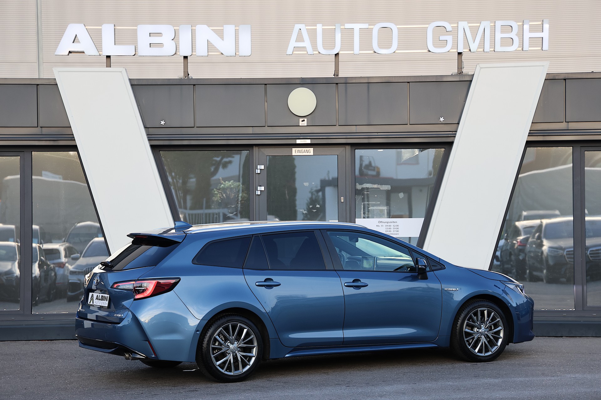 TOYOTA Corolla Touring Sports 2.0 HSD Trend *CH-Fahrzeug* *15 Jahre Garantie*-showroom-element-2