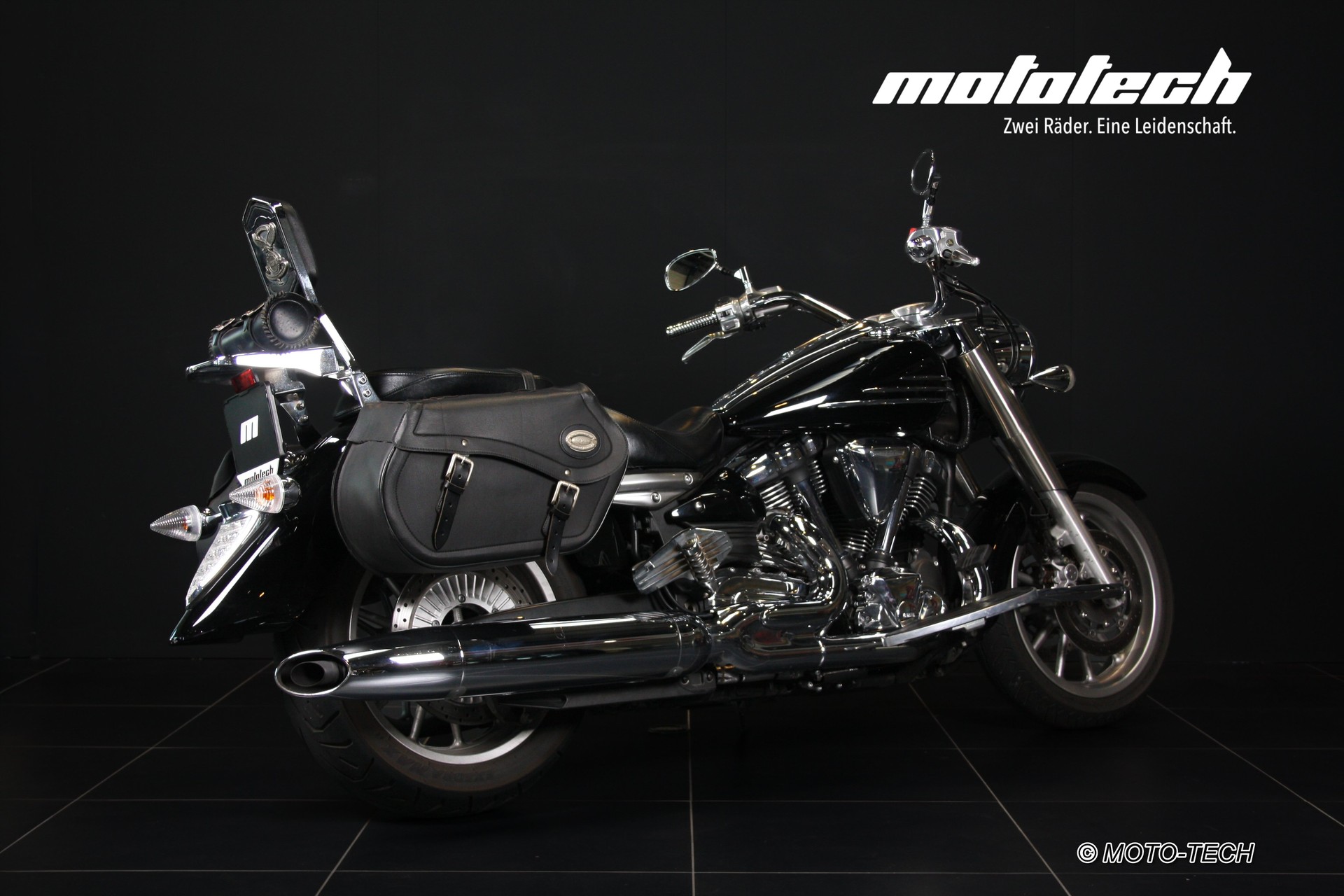 YAMAHA XV 1900 Midnight Star-showroom-element-3
