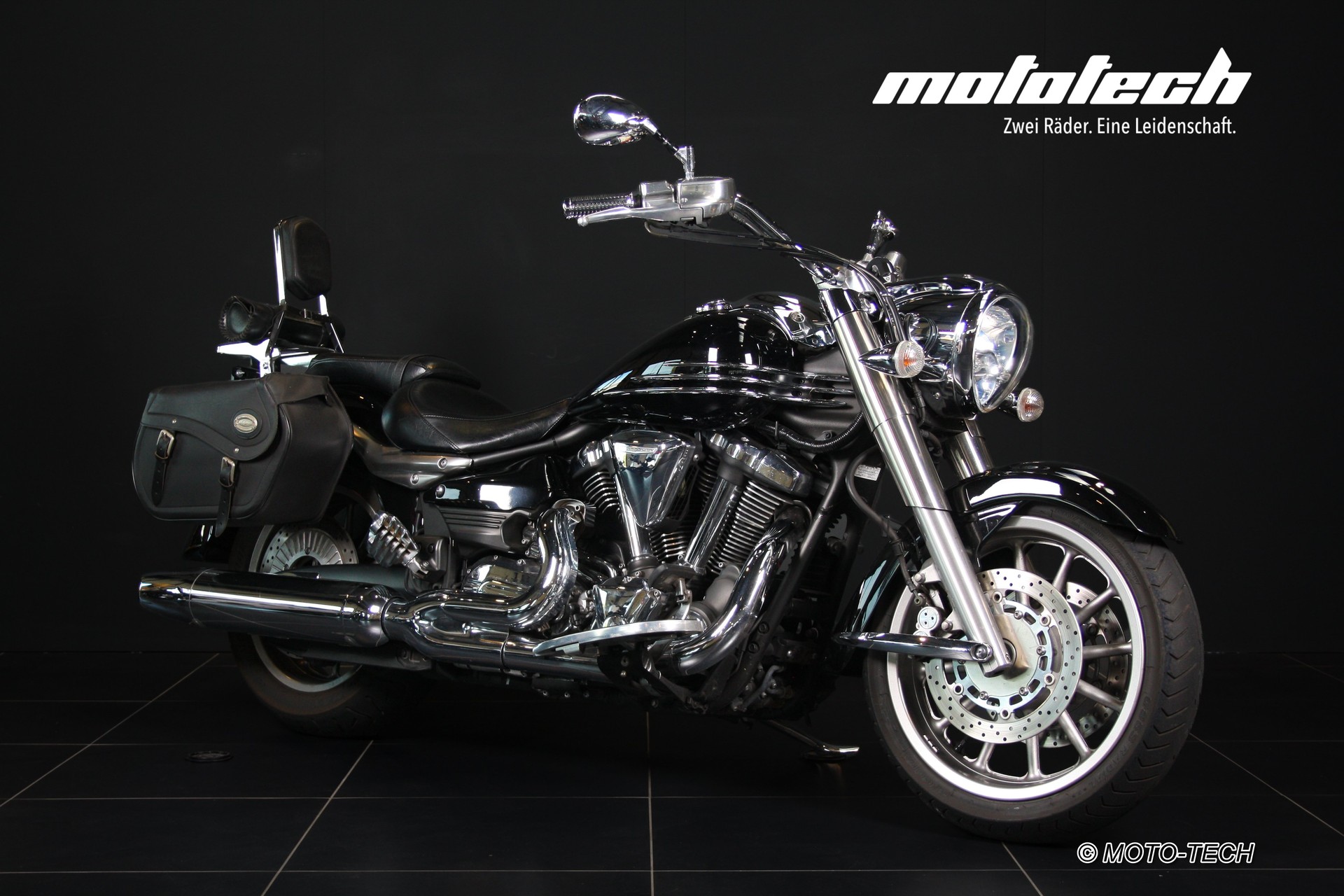 YAMAHA XV 1900 Midnight Star-showroom-element-1