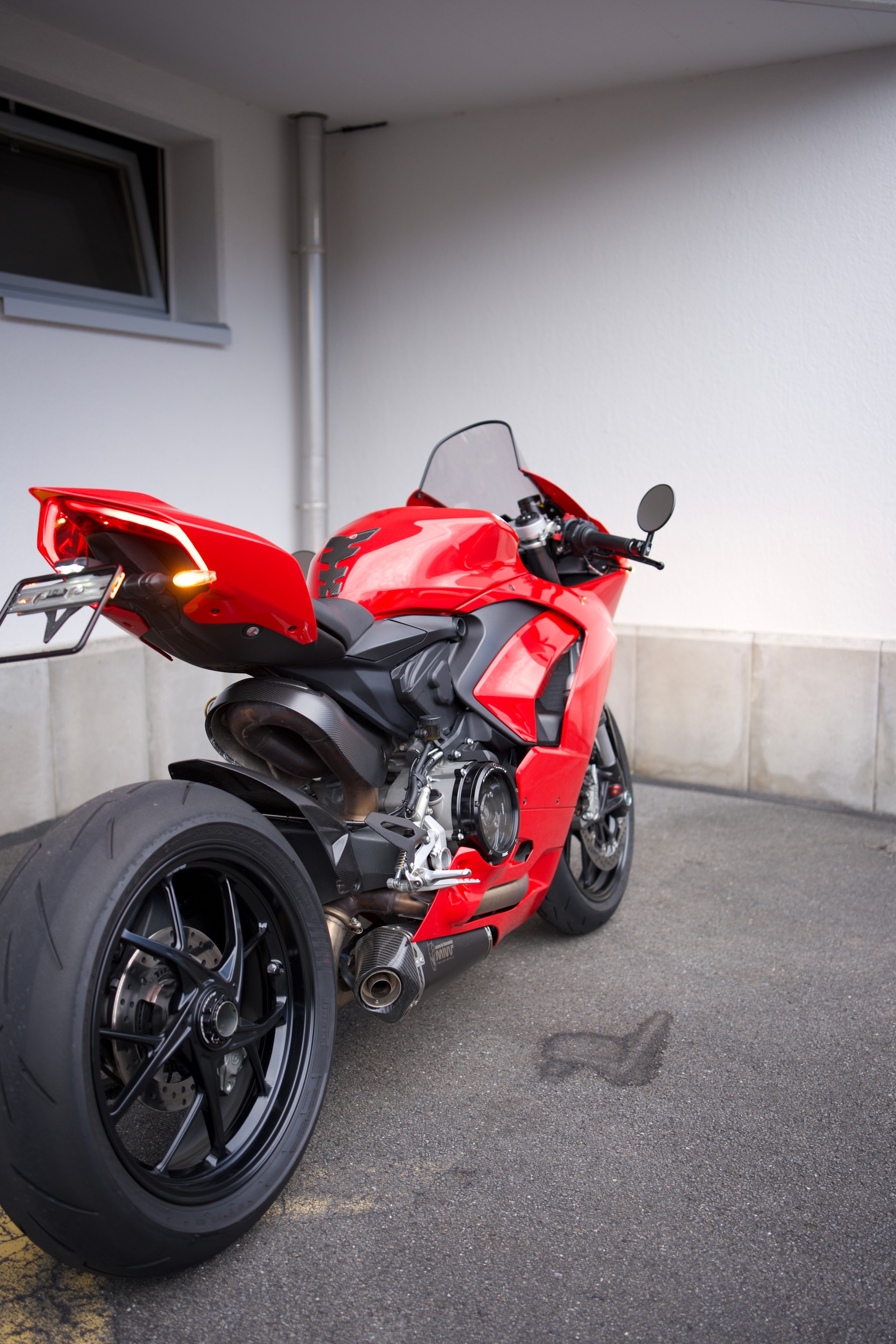 DUCATI Panigale V2-image-3
