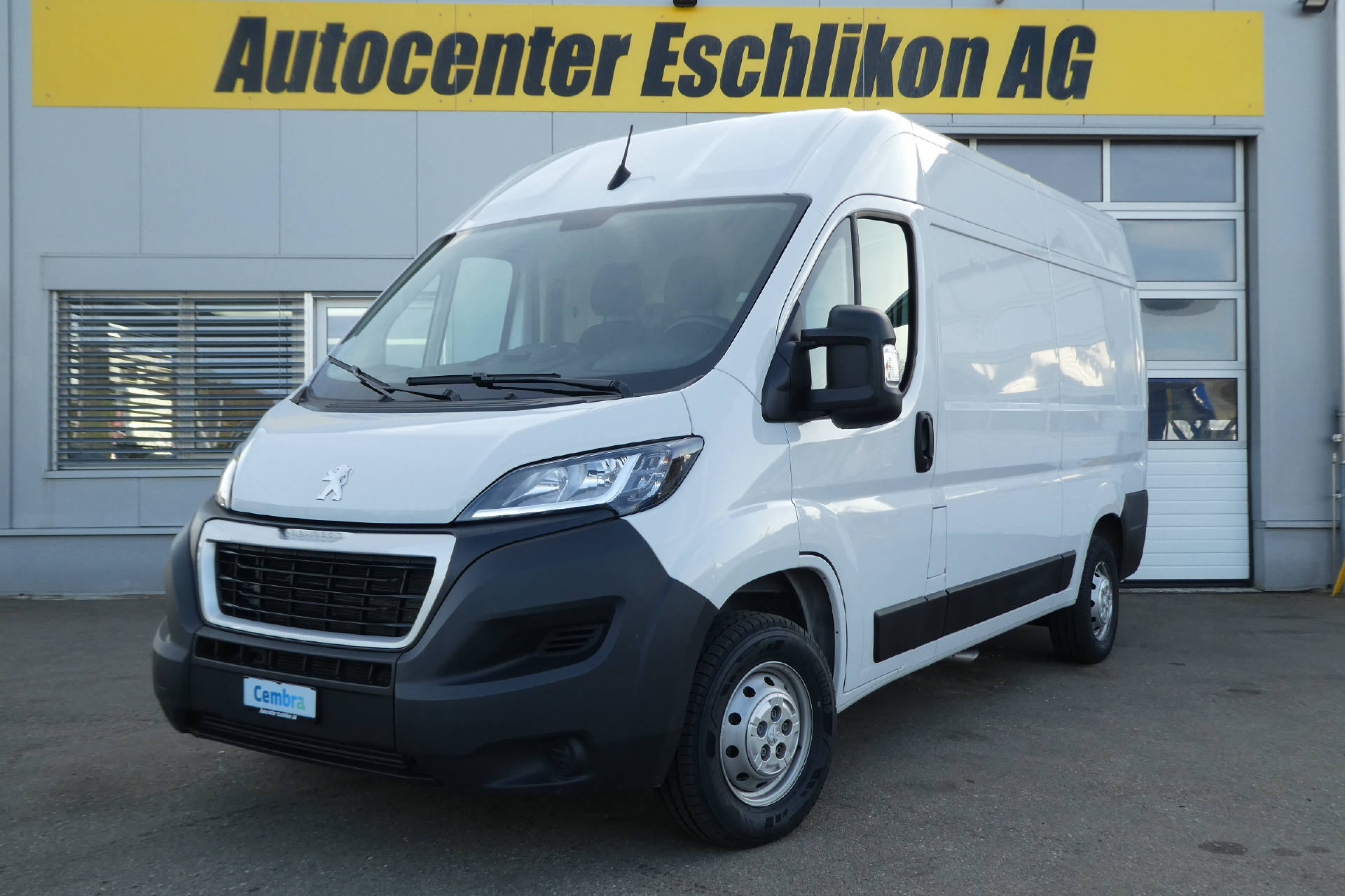PEUGEOT Boxer Kaw. 335 L2H2 2.2 BlueHDi 140 mit Hebebühne * Nutzlast von 1'160KG *-showroom-element-1