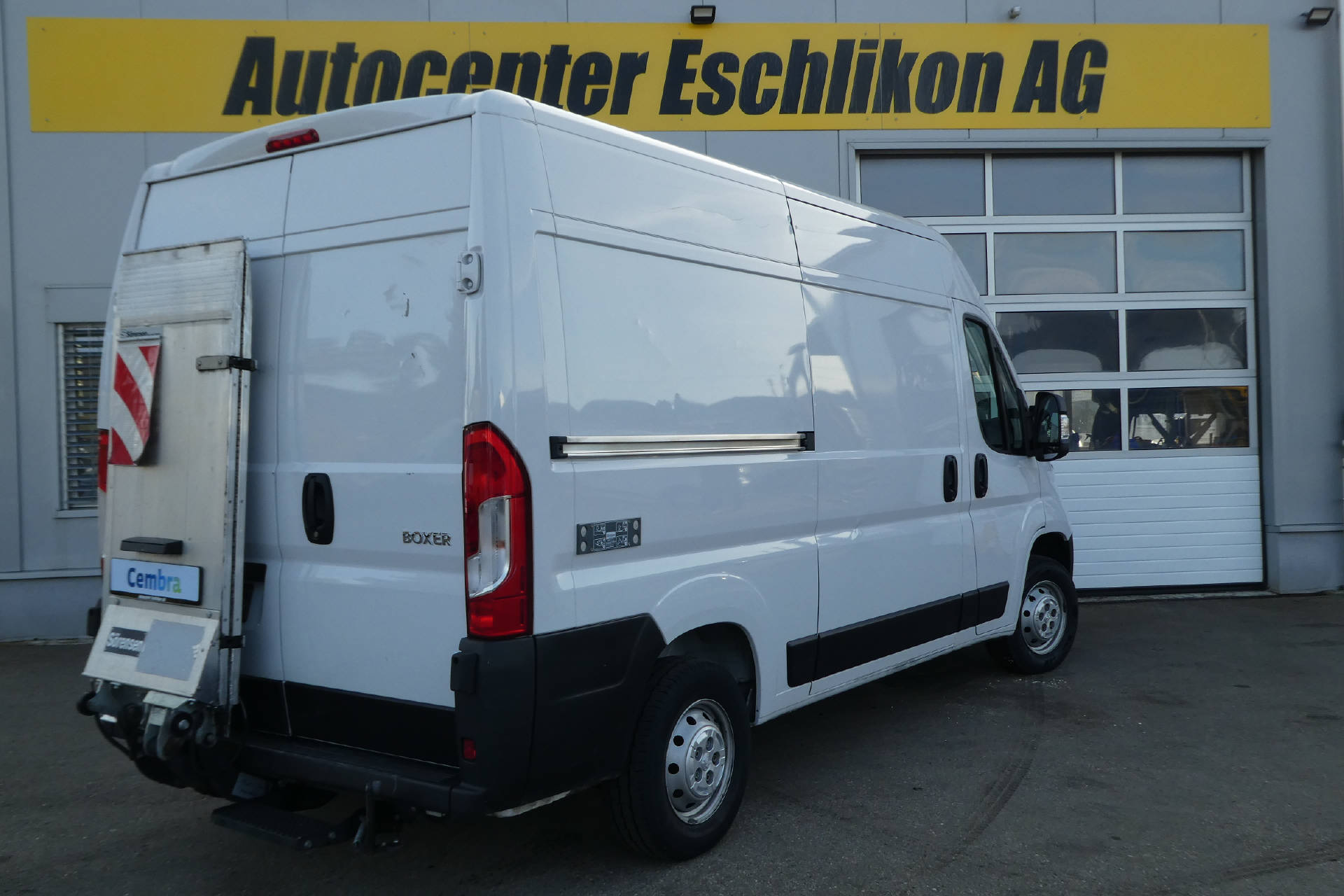 PEUGEOT Boxer Kaw. 335 L2H2 2.2 BlueHDi 140 mit Hebebühne * Nutzlast von 1'160KG *-image-4