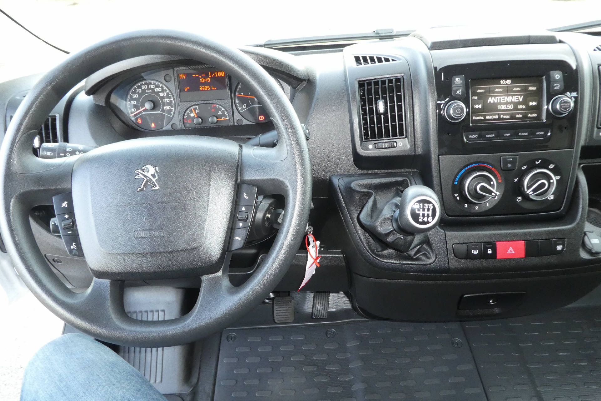 PEUGEOT Boxer Kaw. 335 L2H2 2.2 BlueHDi 140 mit Hebebühne * Nutzlast von 1'160KG *-image-7