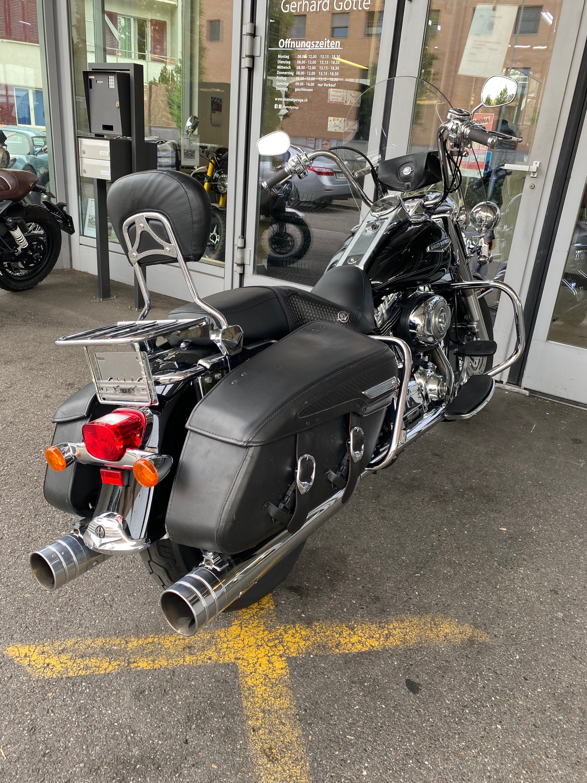 HARLEY-DAVIDSON FLHRI Road King-image-11