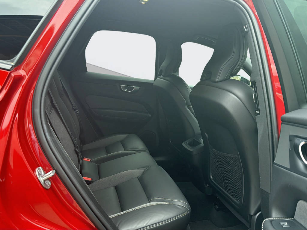 VOLVO XC60 2.0 B5 MH Plus Dark AWD-image-14