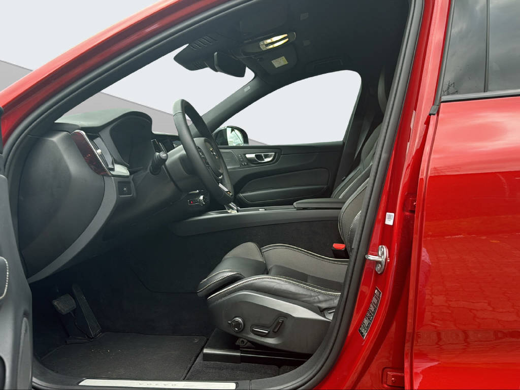 VOLVO XC60 2.0 B5 MH Plus Dark AWD-image-9