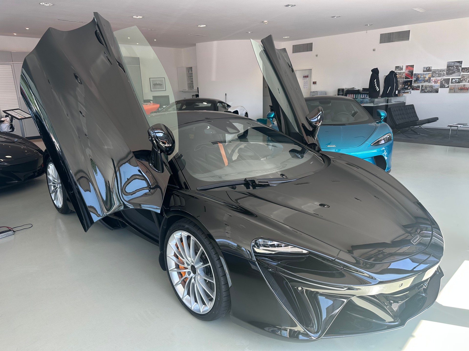 McLAREN ARTURA 3.0 V6 700cv-image-1
