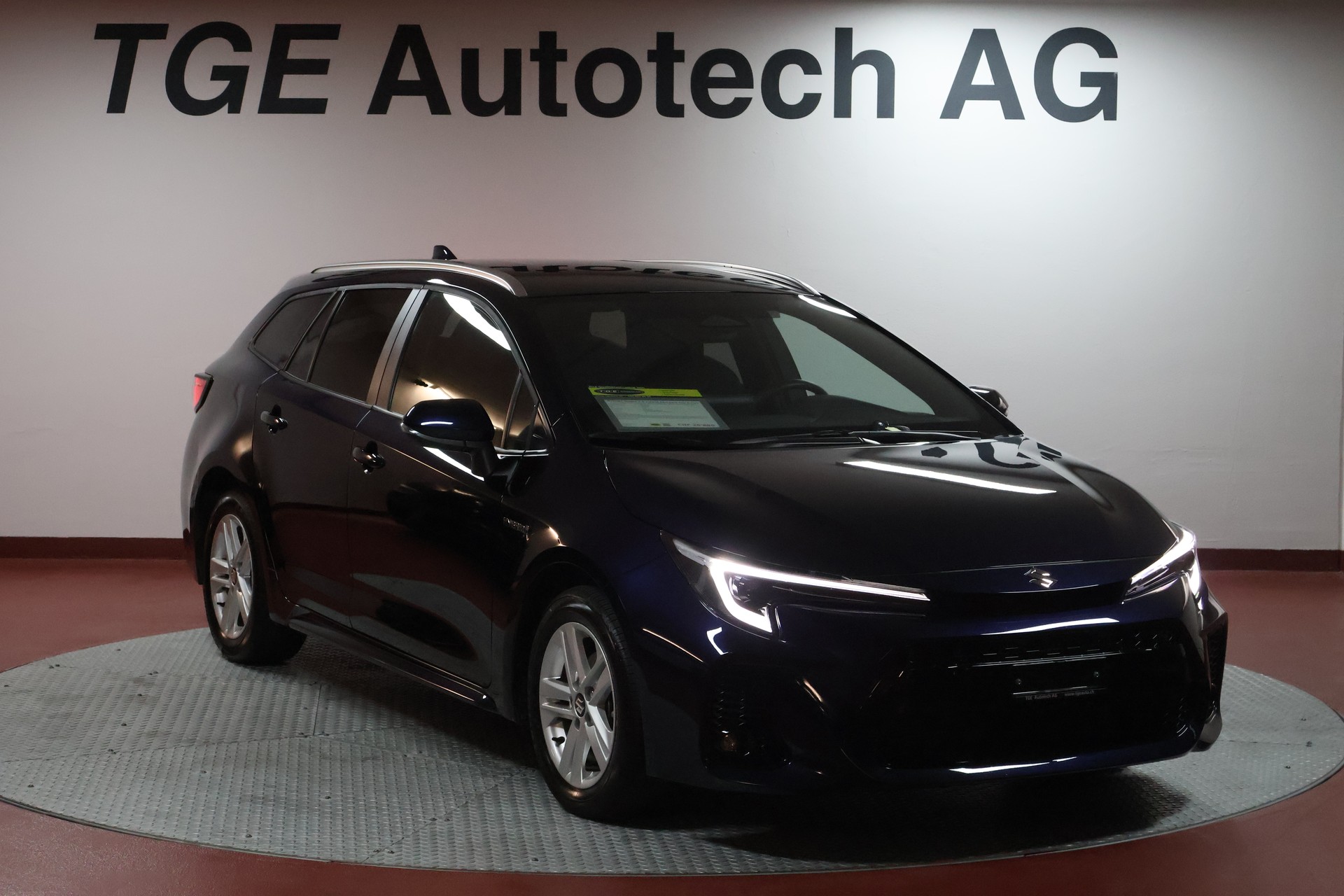 SUZUKI Swace 1.8 Hybrid Compact Top E-CVT-showroom-element-1