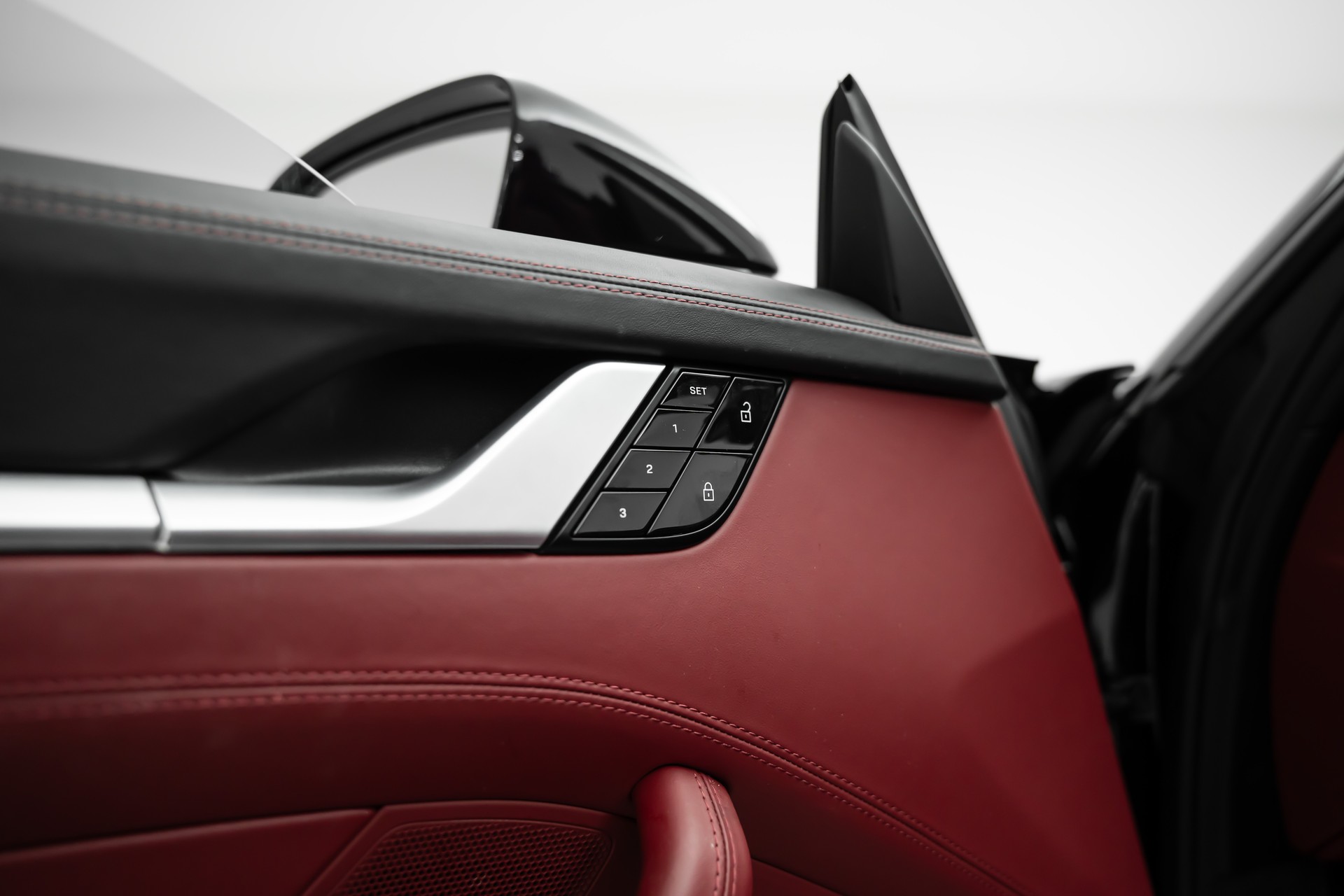 PORSCHE 911 Turbo S Cabriolet PDK-image-19