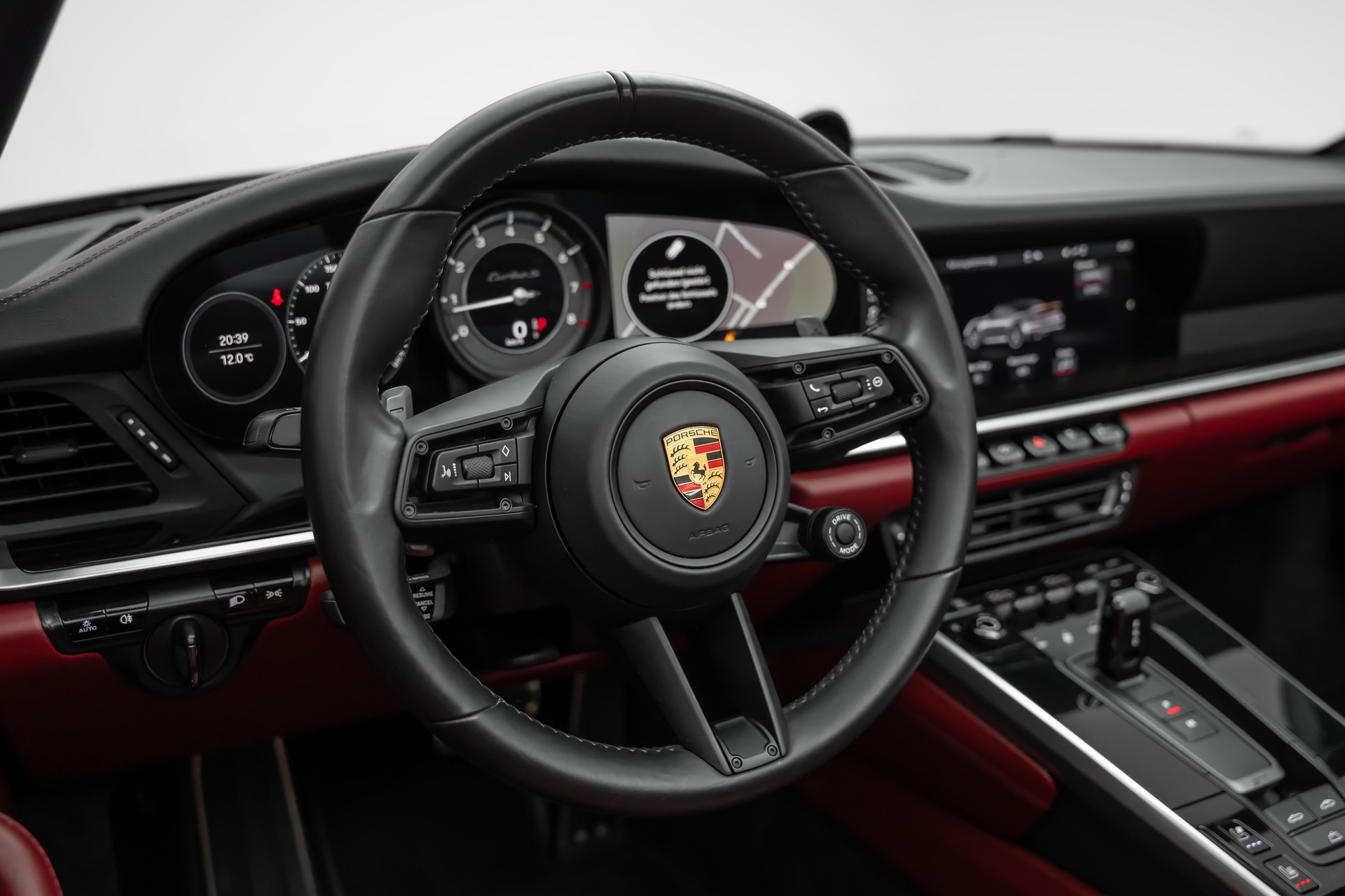 PORSCHE 911 Turbo S Cabriolet PDK-image-21