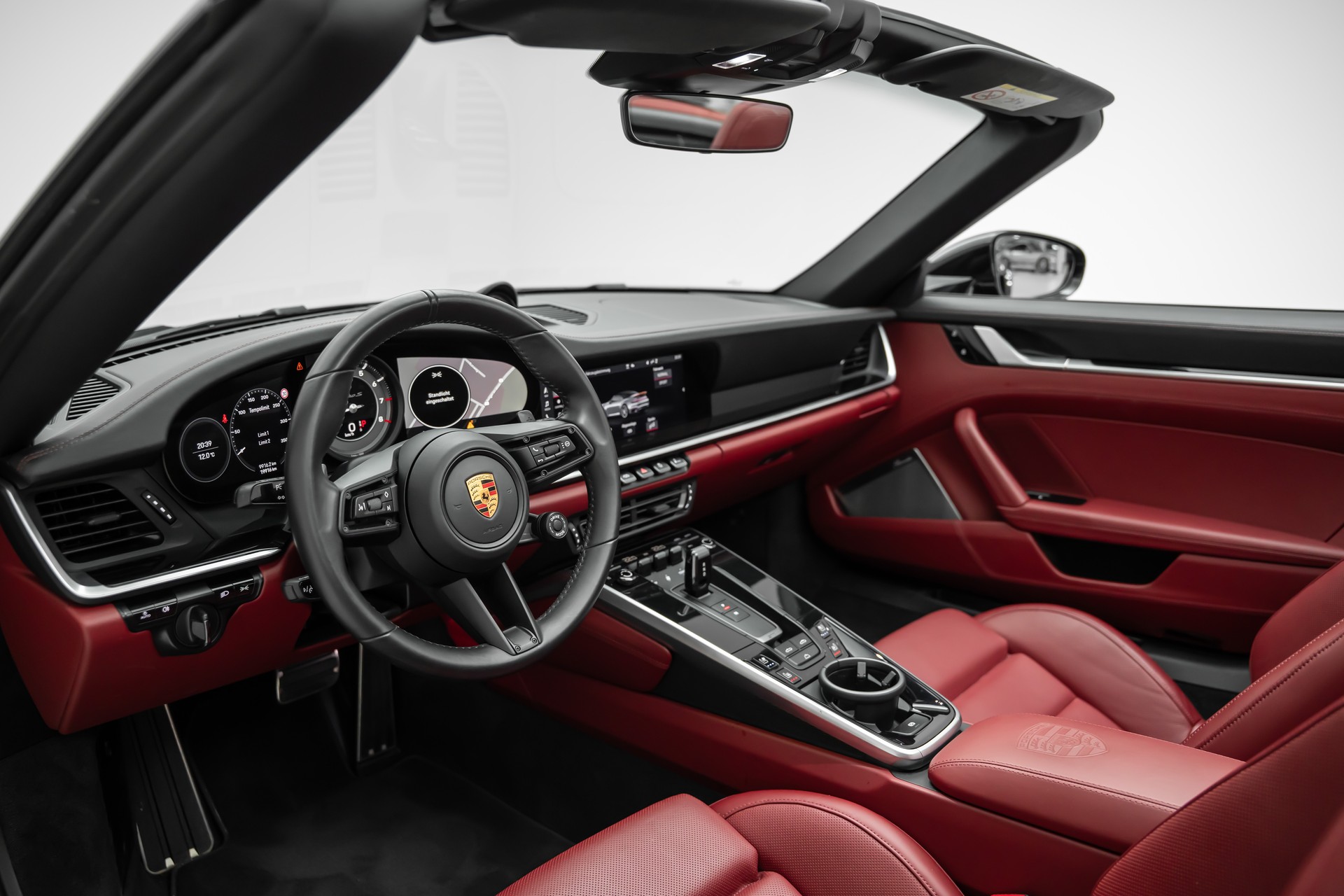 PORSCHE 911 Turbo S Cabriolet PDK-image-9
