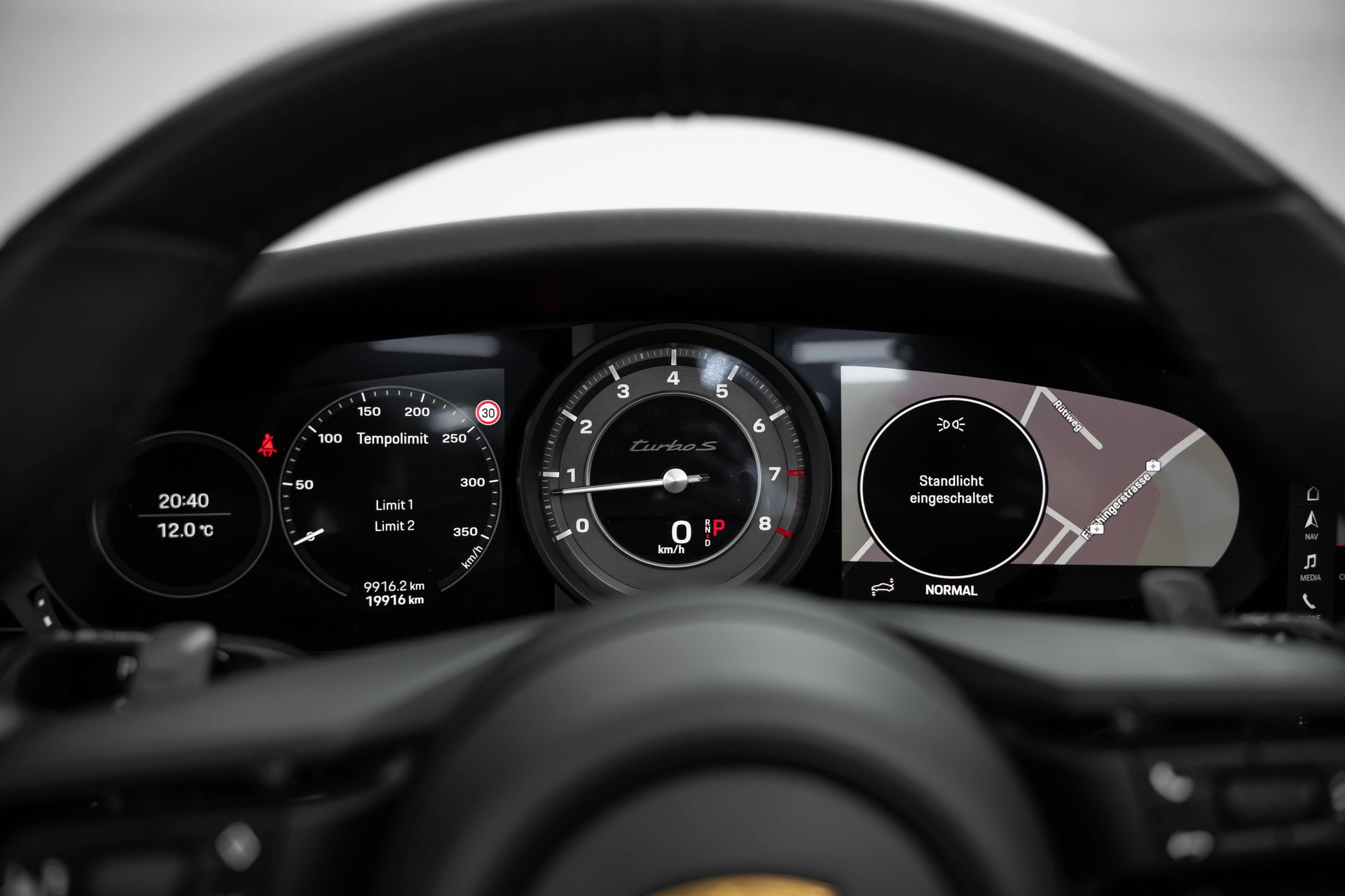 PORSCHE 911 Turbo S Cabriolet PDK-image-22