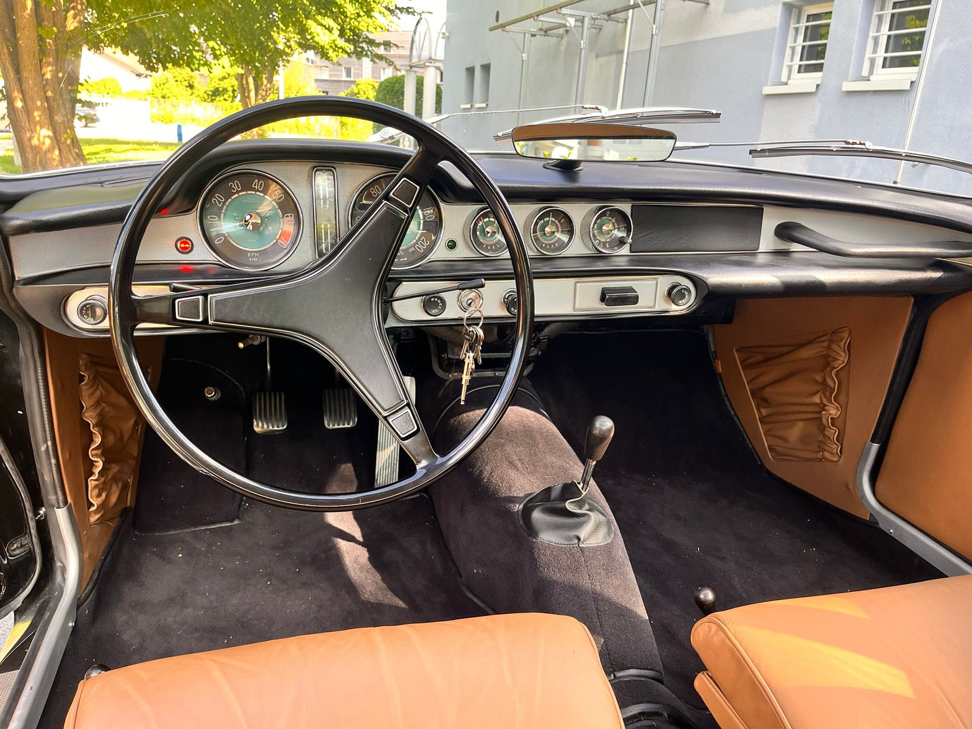 VOLVO P1800S-image-2