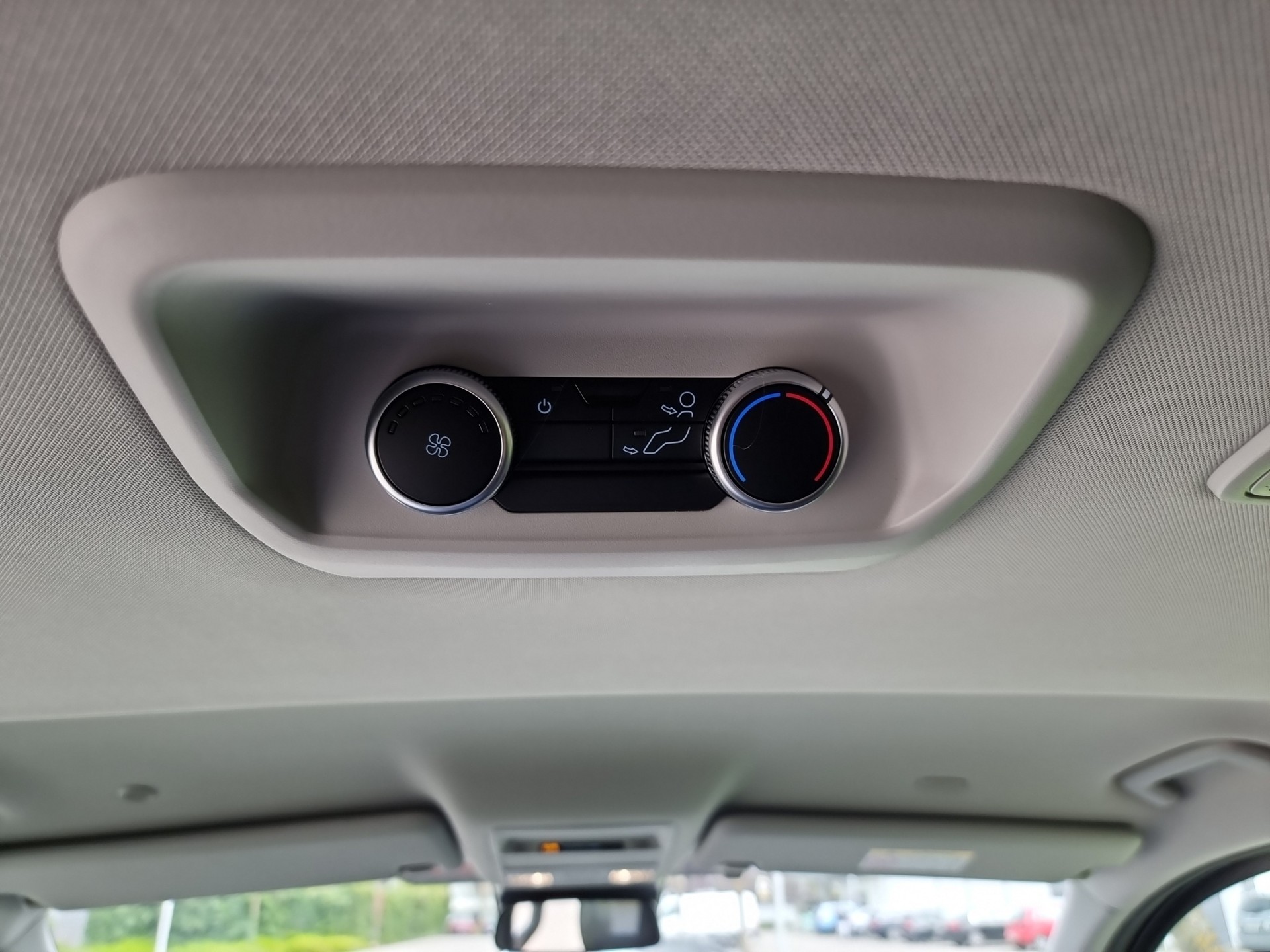 FORD Tourneo C Bus 320 L2 2.0 EcoBlue 170 Titanium-image-12