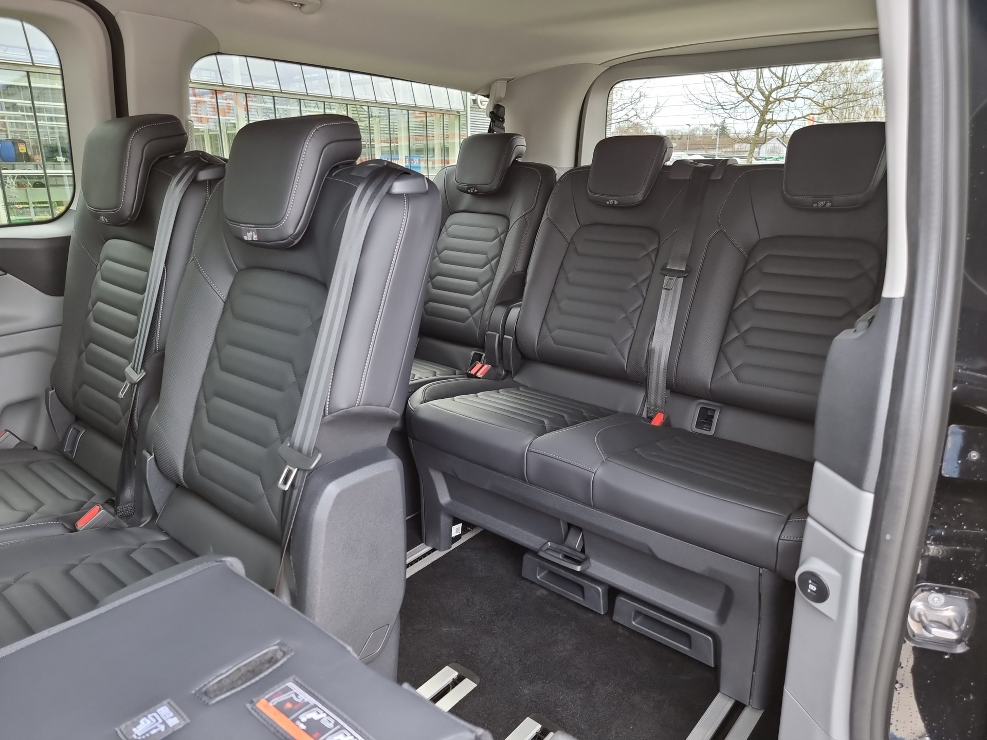 FORD Tourneo C Bus 320 L2 2.0 EcoBlue 170 Titanium-image-11