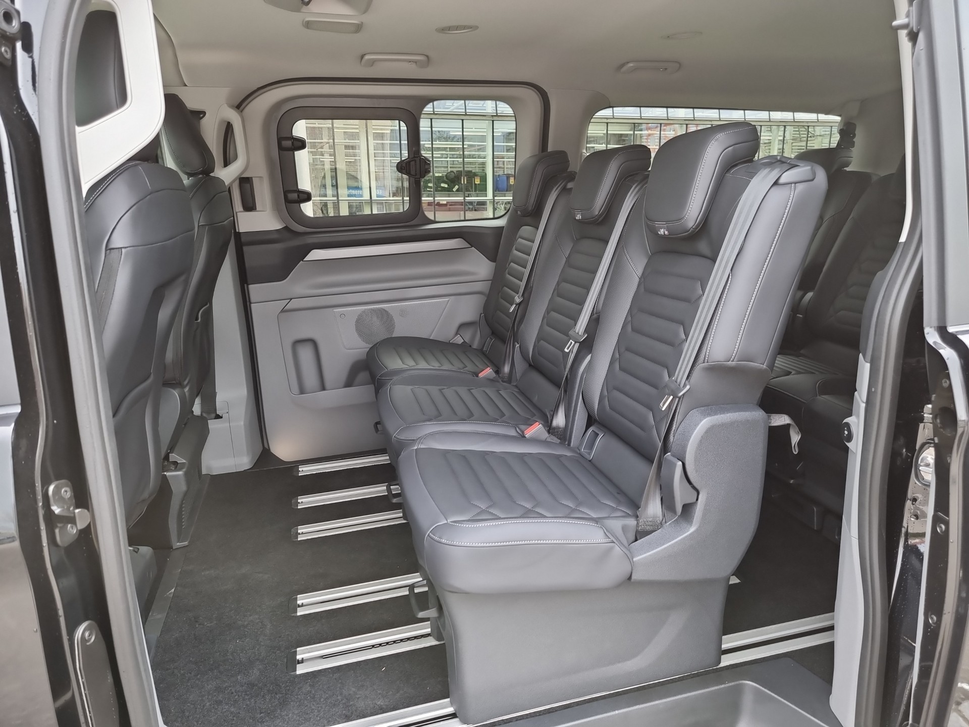 FORD Tourneo C Bus 320 L2 2.0 EcoBlue 170 Titanium-image-10