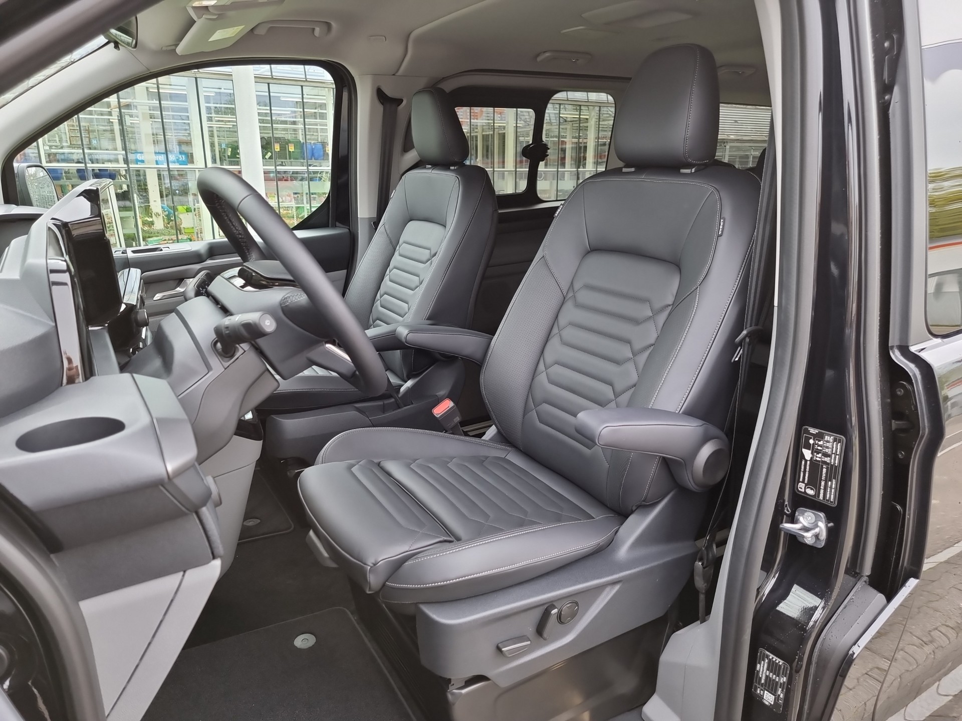 FORD Tourneo C Bus 320 L2 2.0 EcoBlue 170 Titanium-image-9