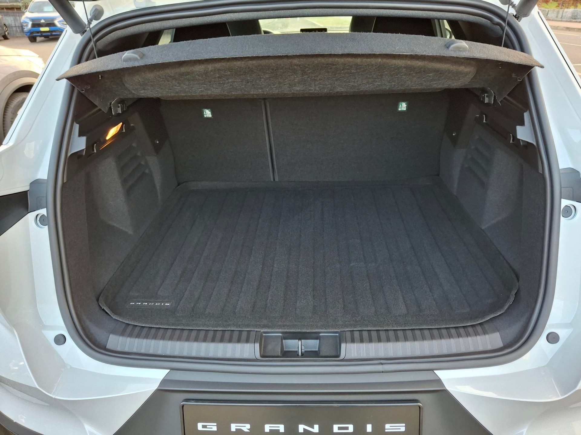 MITSUBISHI Grandis 1.8 HEV Instyle-image-9