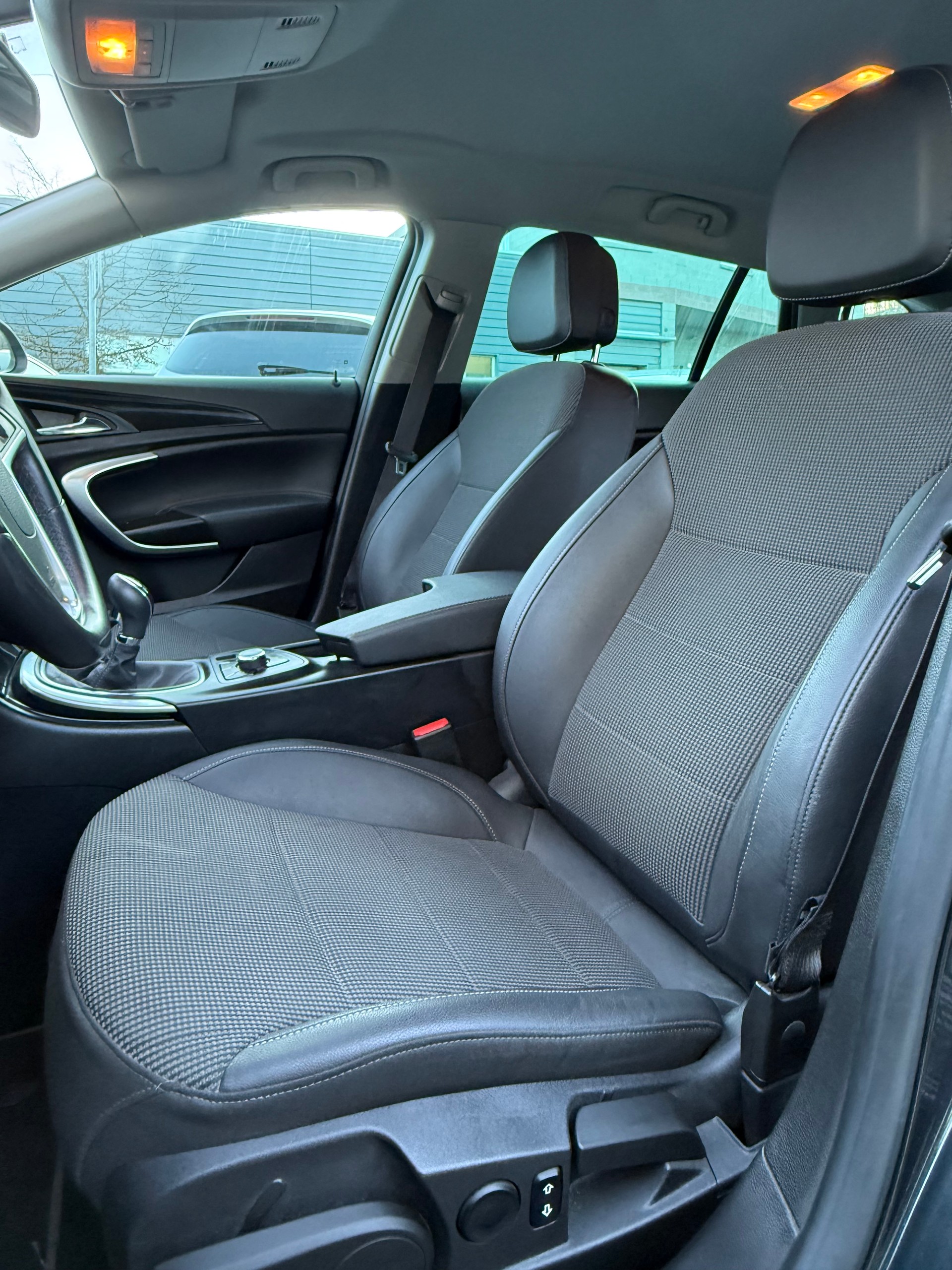 OPEL Insignia 2.0 Turbo Active Edition-image-9