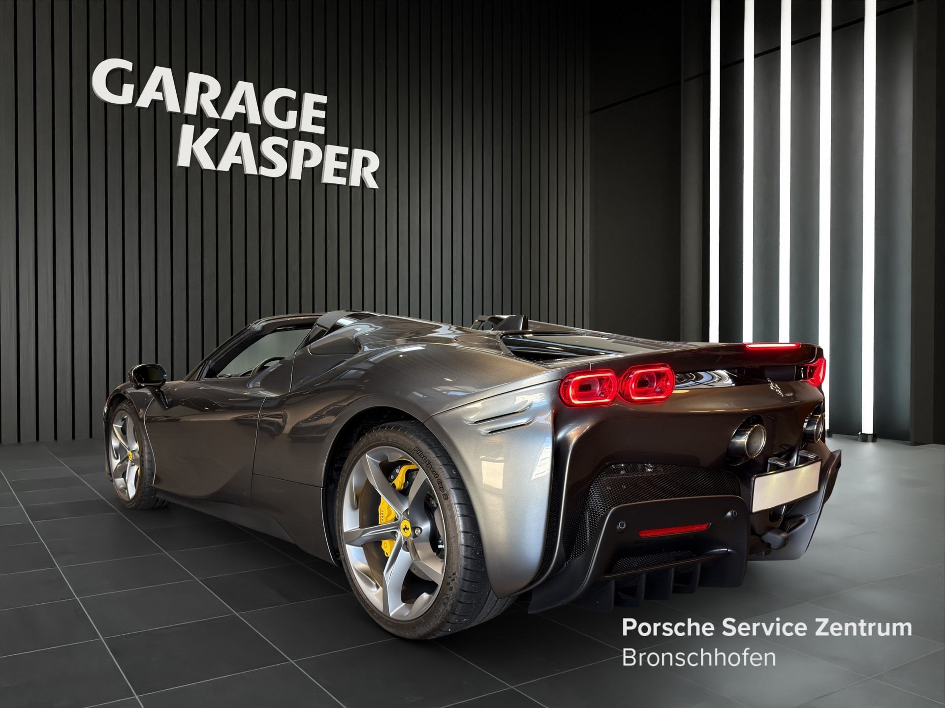 FERRARI SF90 Spider 4.0-showroom-element-2