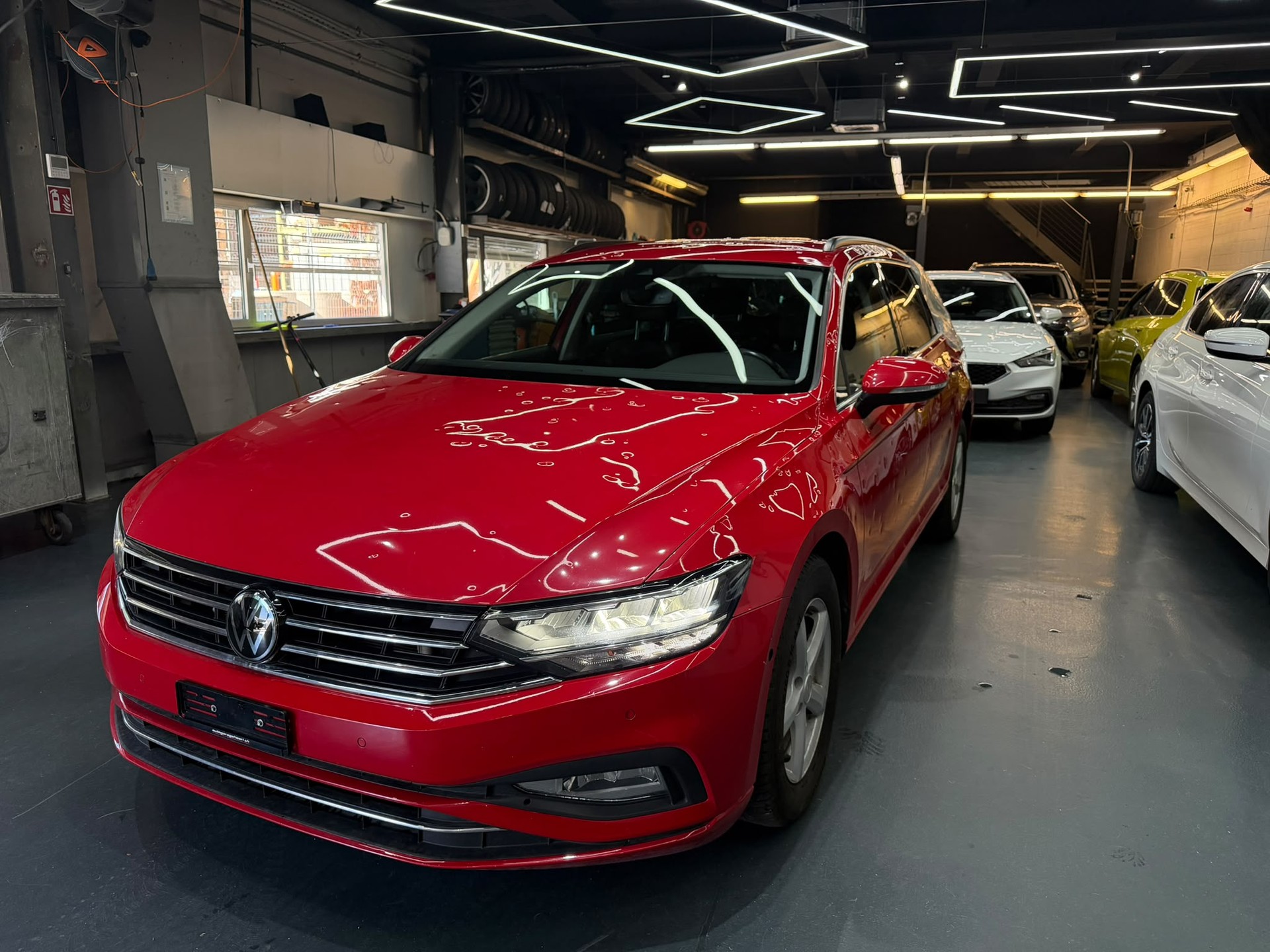 VW Passat 2.0 TDI BMT Business 4Motion DSG 200PS AHK