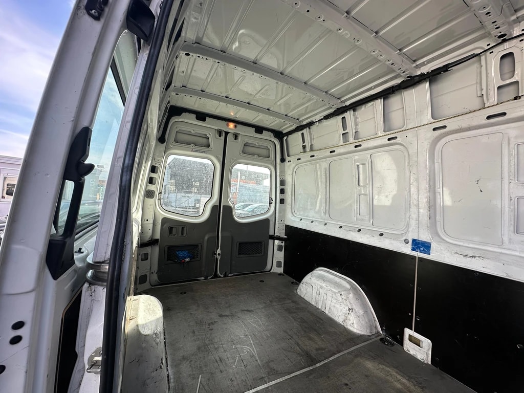 VW Crafter 35L 2.0 TDI CR-image-9
