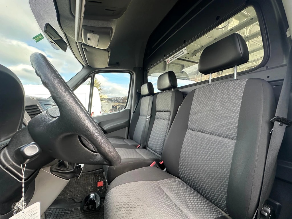 VW Crafter 35L 2.0 TDI CR-image-7