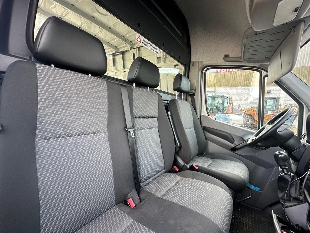 VW Crafter 35L 2.0 TDI CR-image-8