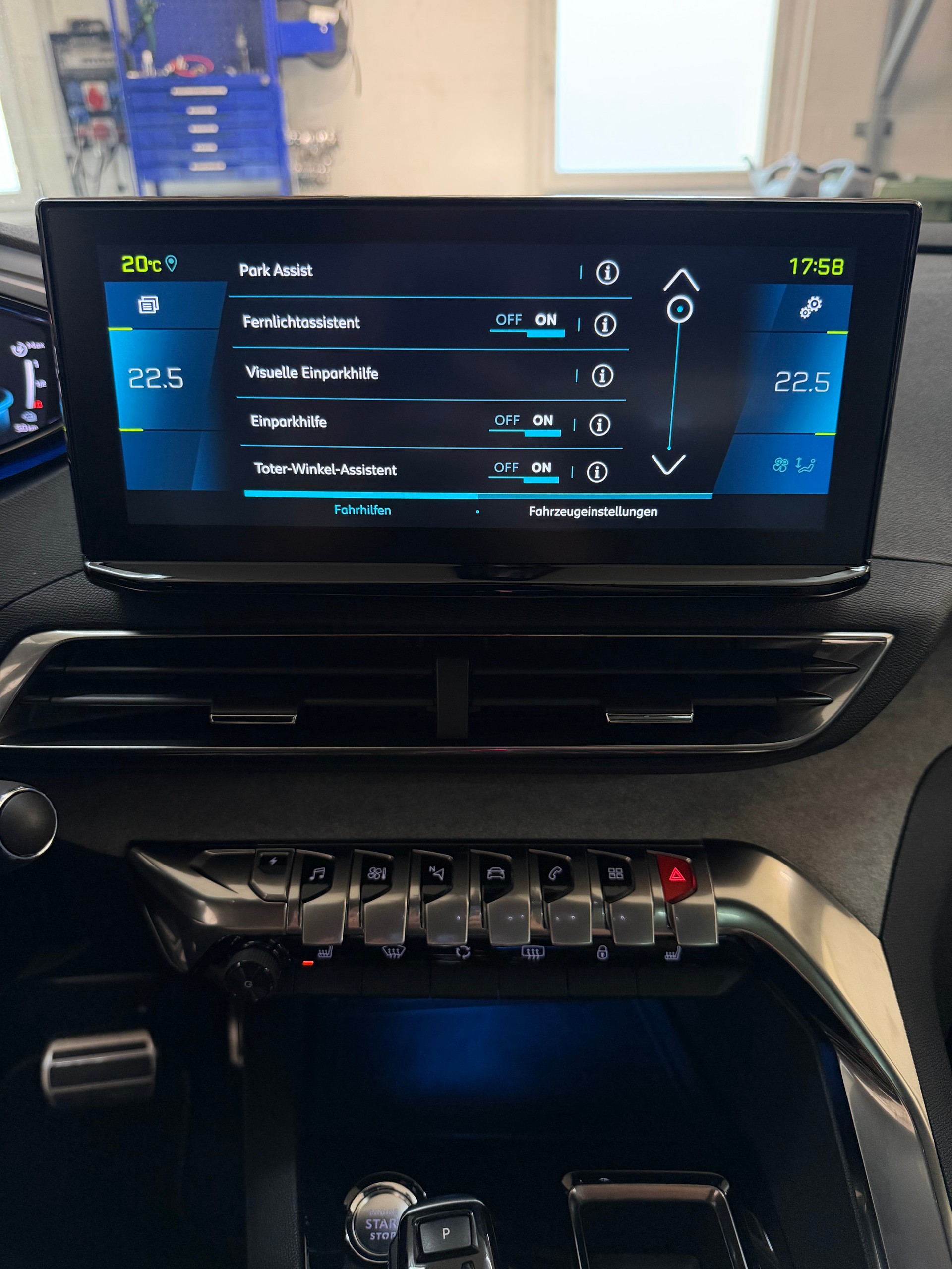 PEUGEOT 3008 300e Hybrid4 GT Pack EAT8-image-17