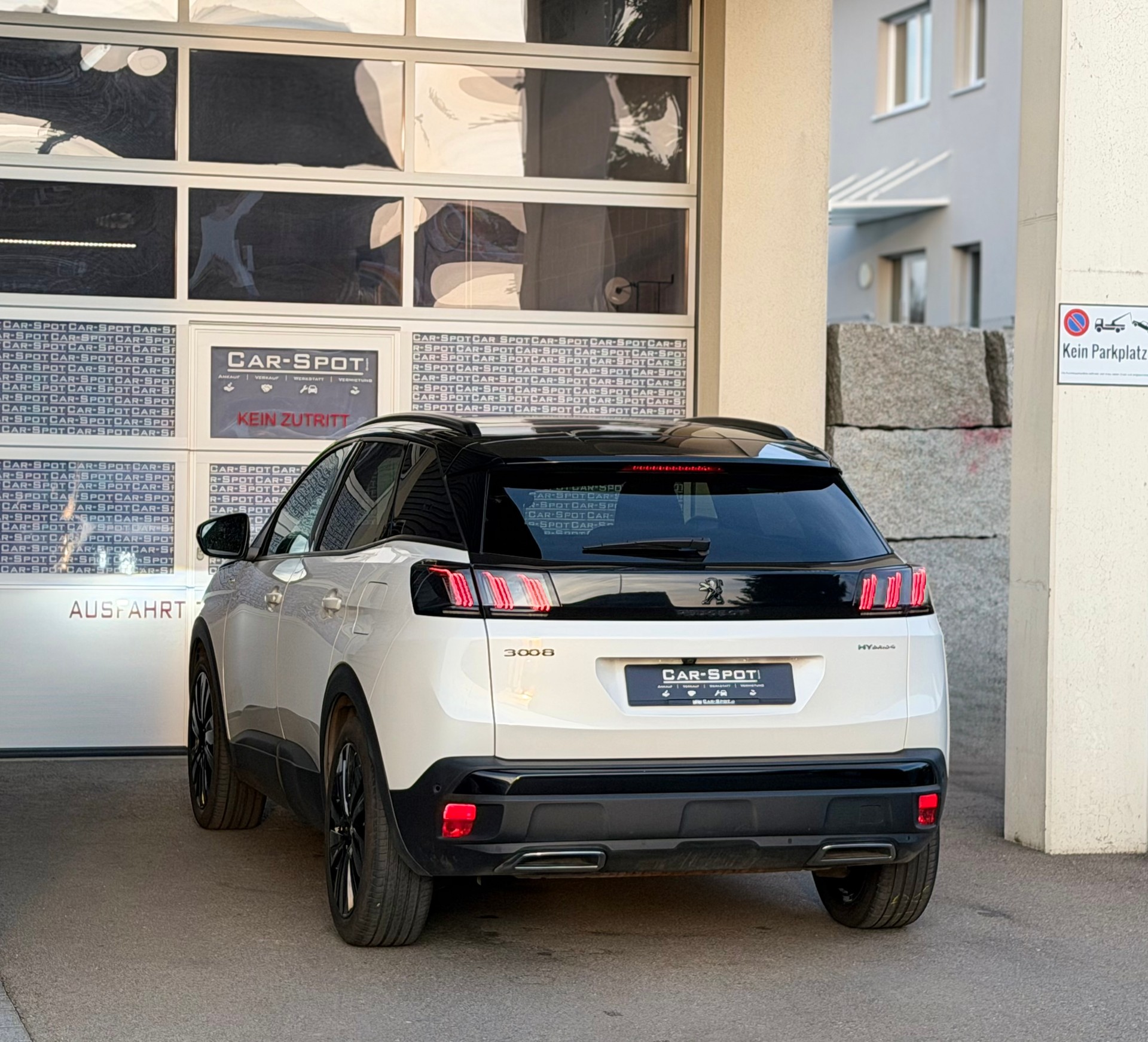 PEUGEOT 3008 300e Hybrid4 GT Pack EAT8-image-5