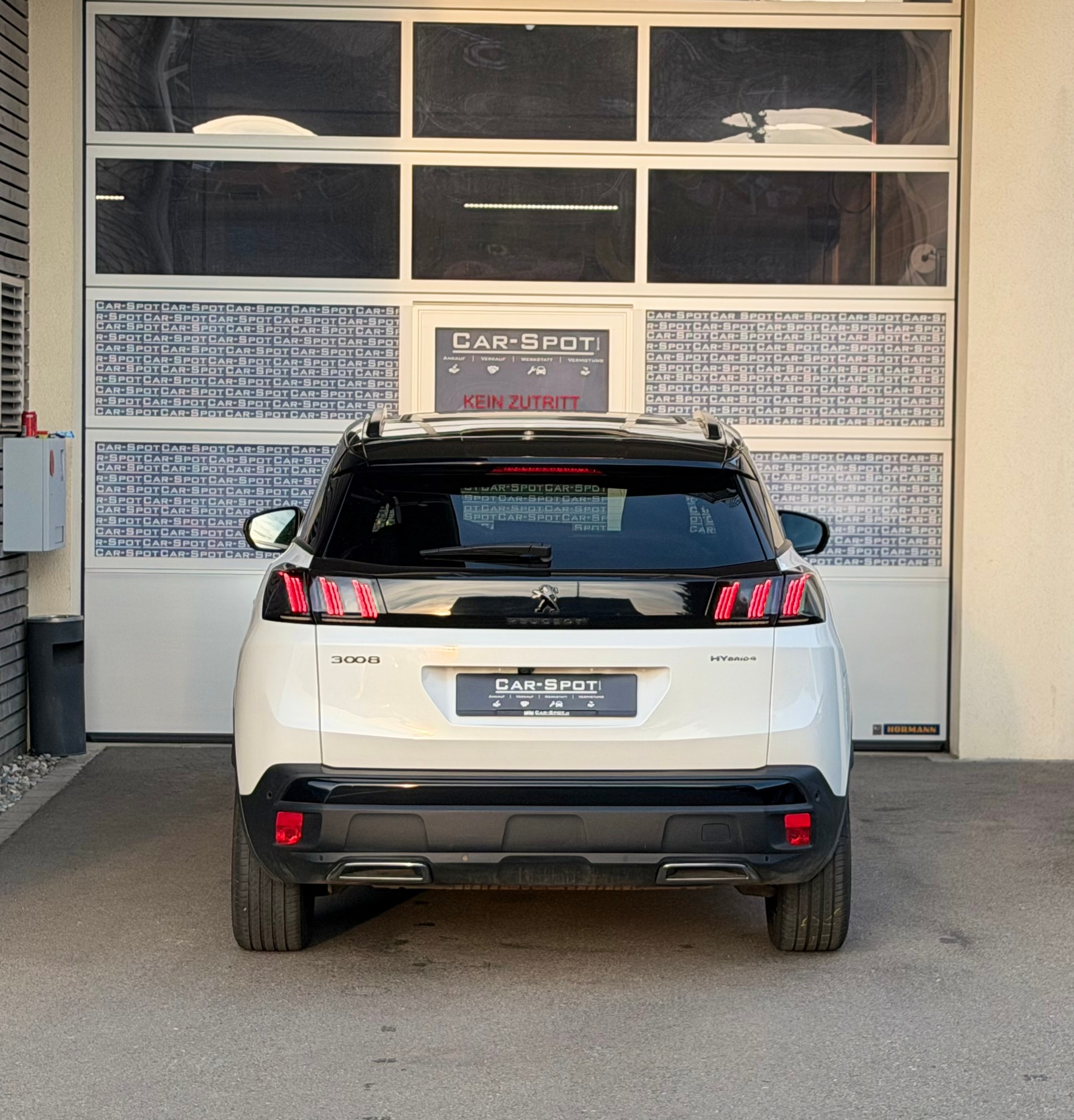 PEUGEOT 3008 300e Hybrid4 GT Pack EAT8-image-4