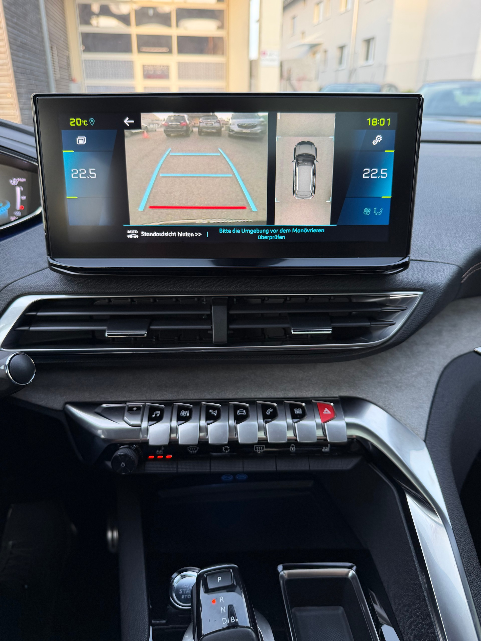 PEUGEOT 3008 300e Hybrid4 GT Pack EAT8-image-23