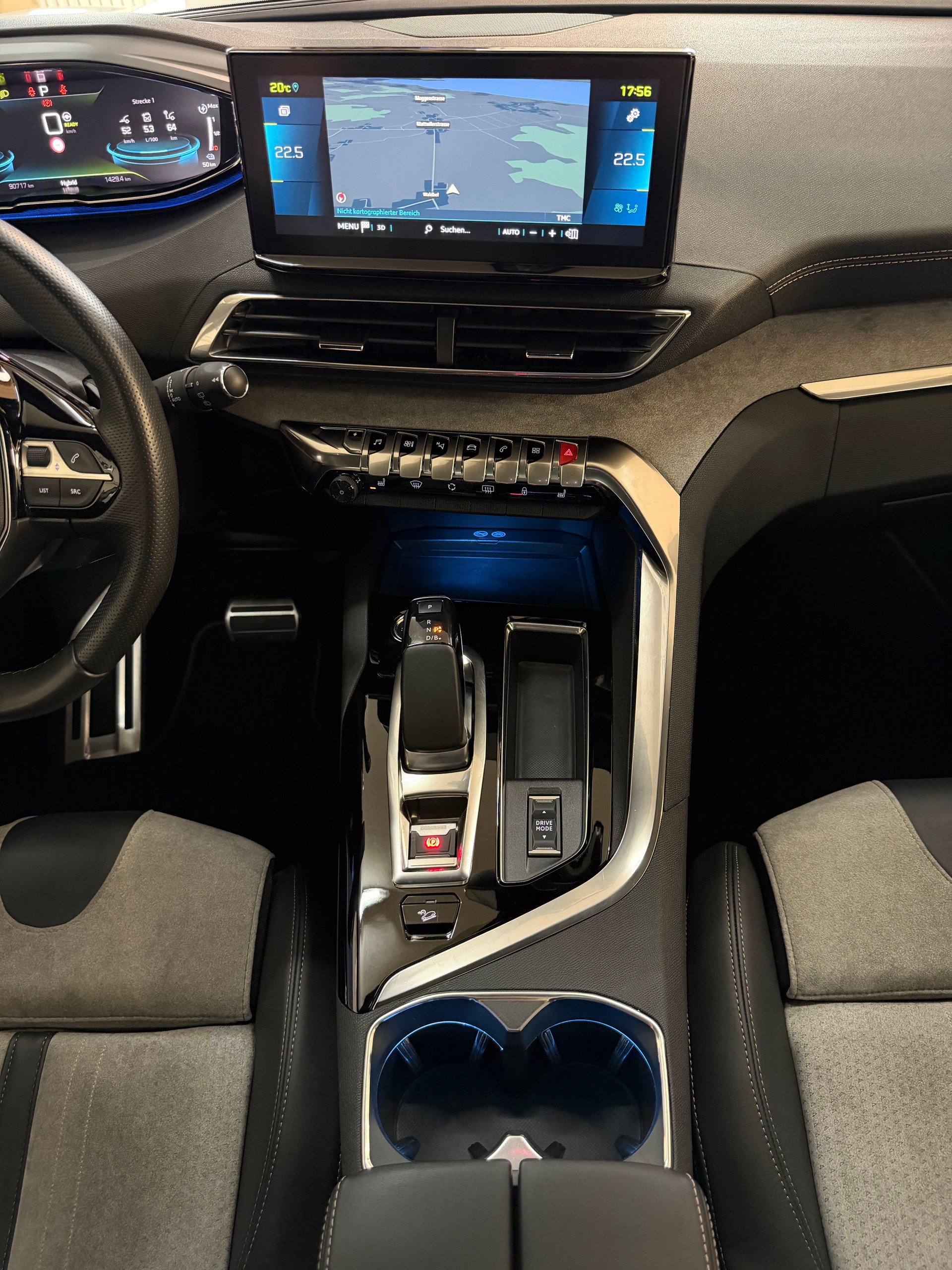 PEUGEOT 3008 300e Hybrid4 GT Pack EAT8-image-8