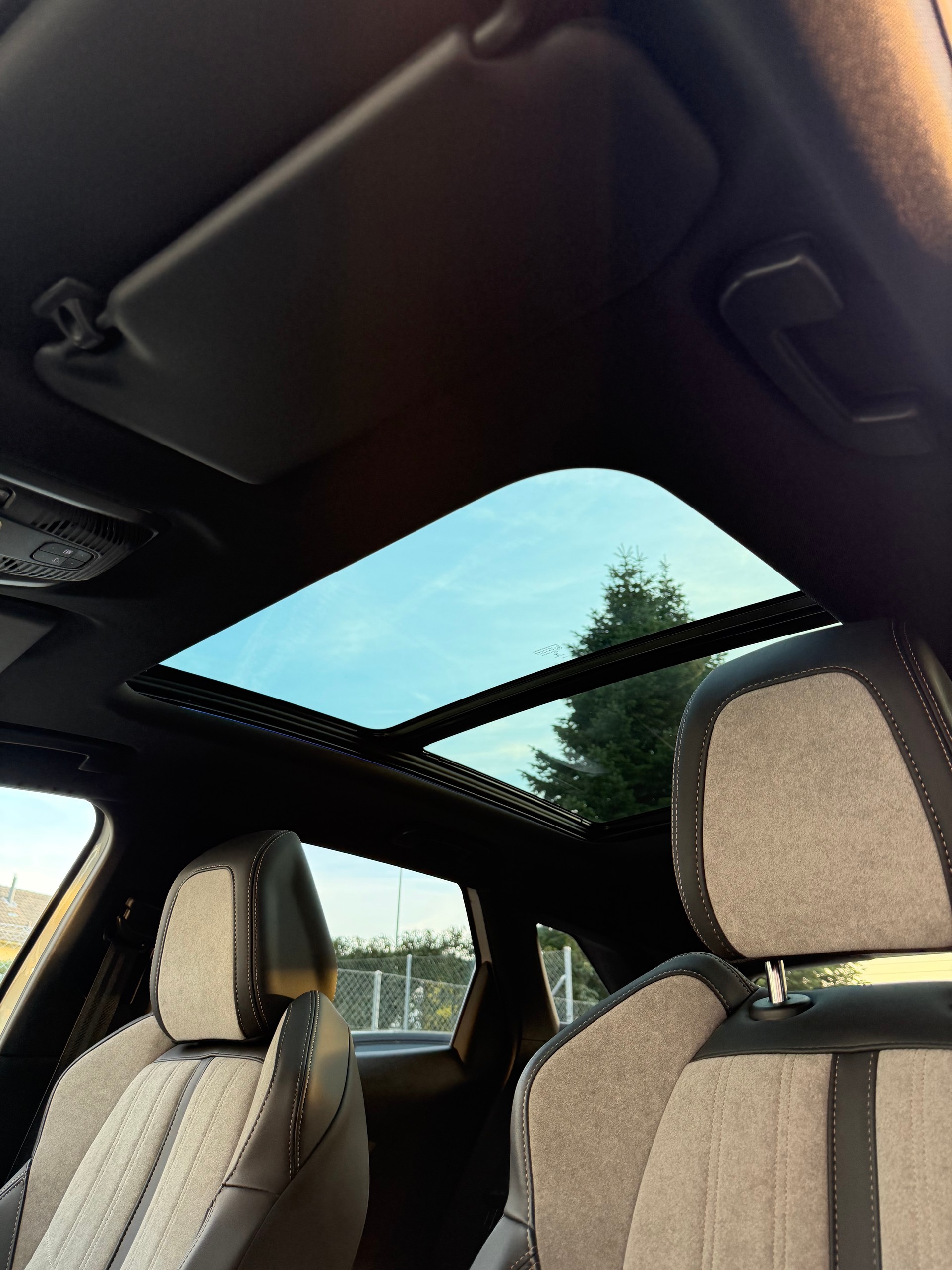 PEUGEOT 3008 300e Hybrid4 GT Pack EAT8-image-18