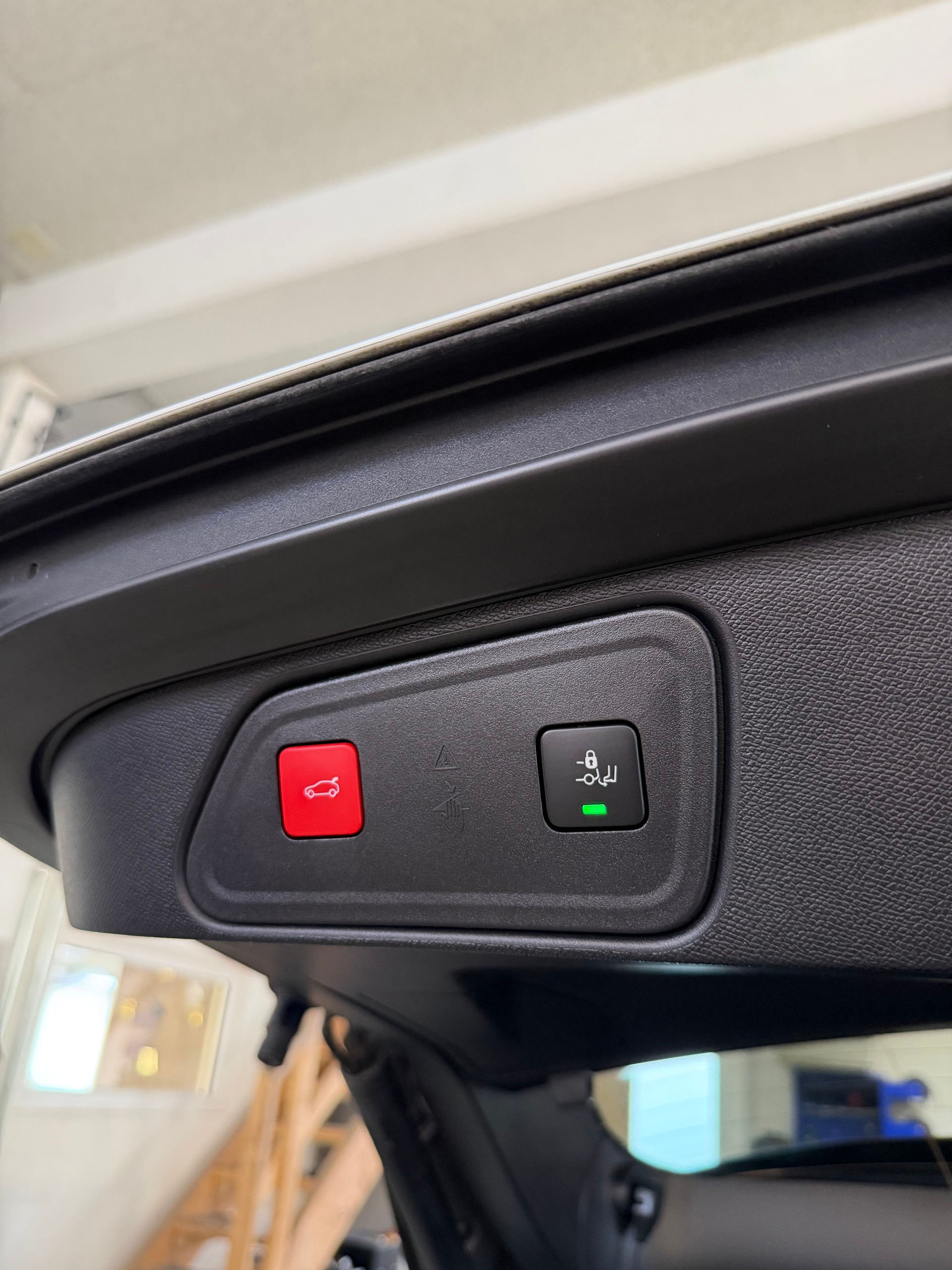 PEUGEOT 3008 300e Hybrid4 GT Pack EAT8-image-13