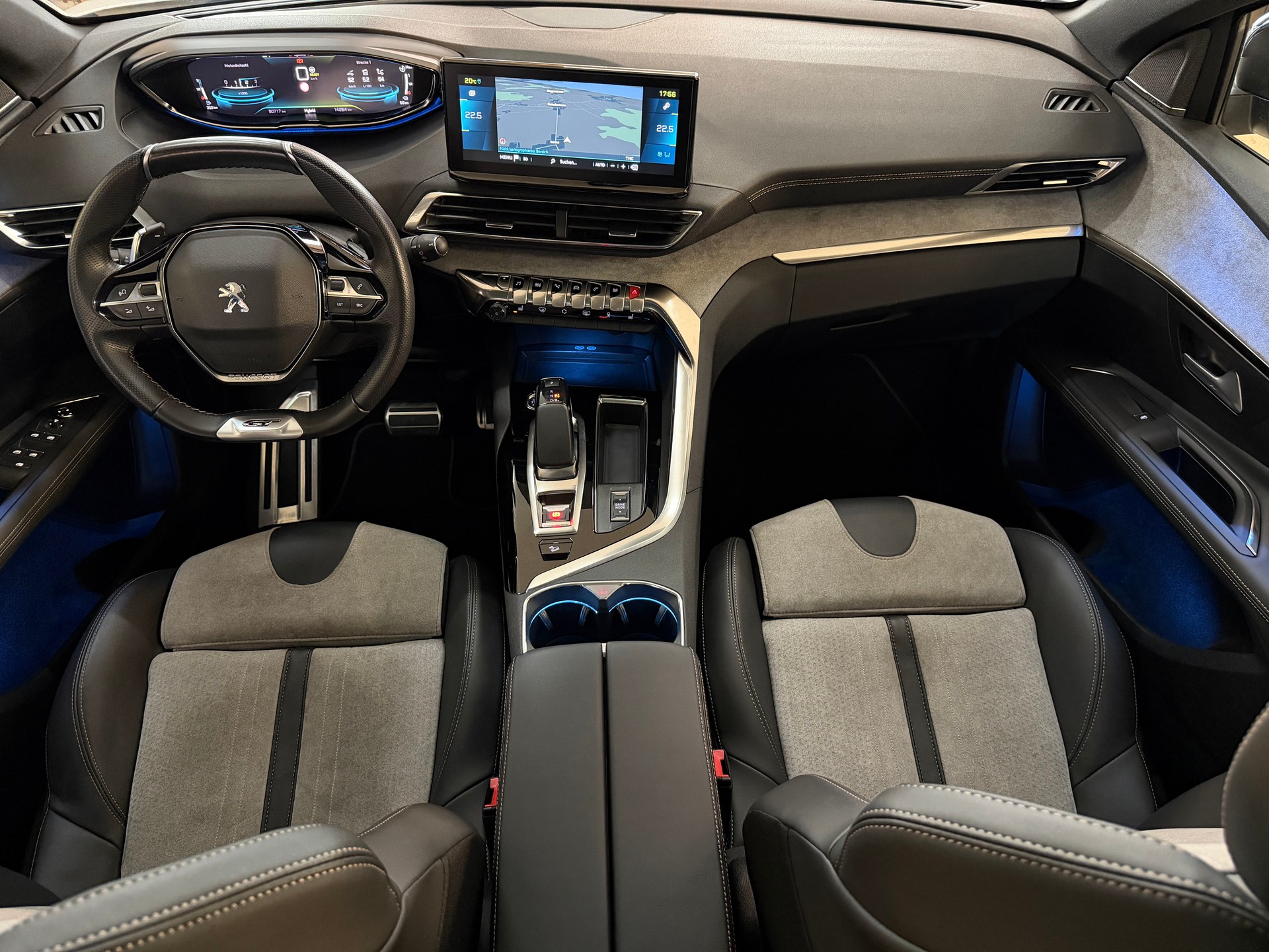 PEUGEOT 3008 300e Hybrid4 GT Pack EAT8-image-7