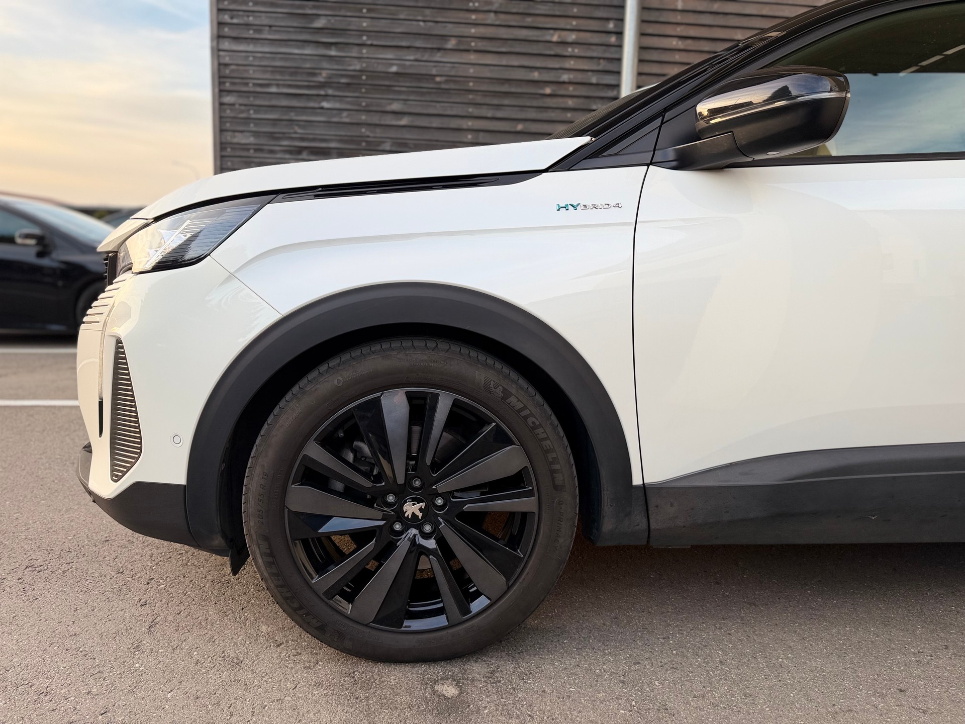 PEUGEOT 3008 300e Hybrid4 GT Pack EAT8-image-6