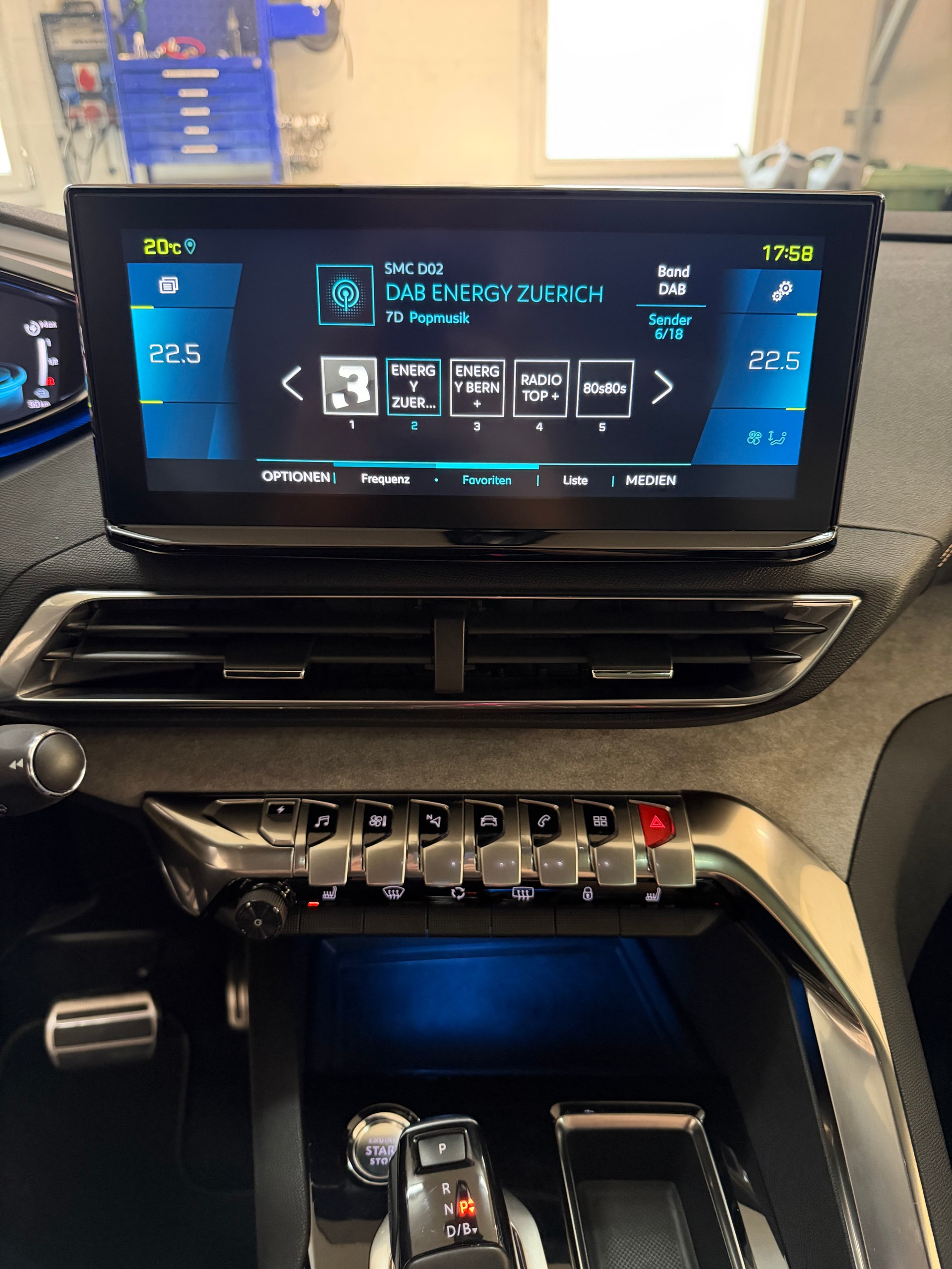 PEUGEOT 3008 300e Hybrid4 GT Pack EAT8-image-12