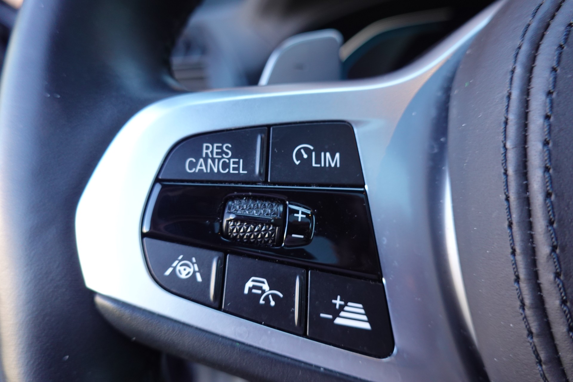 BMW X3 xDrive 30e M Sport - "CH Auto * Harman Kardon * Caméra + Capteurs * Roues 20'* Sieges M * Toit Ouvrant"-image-11