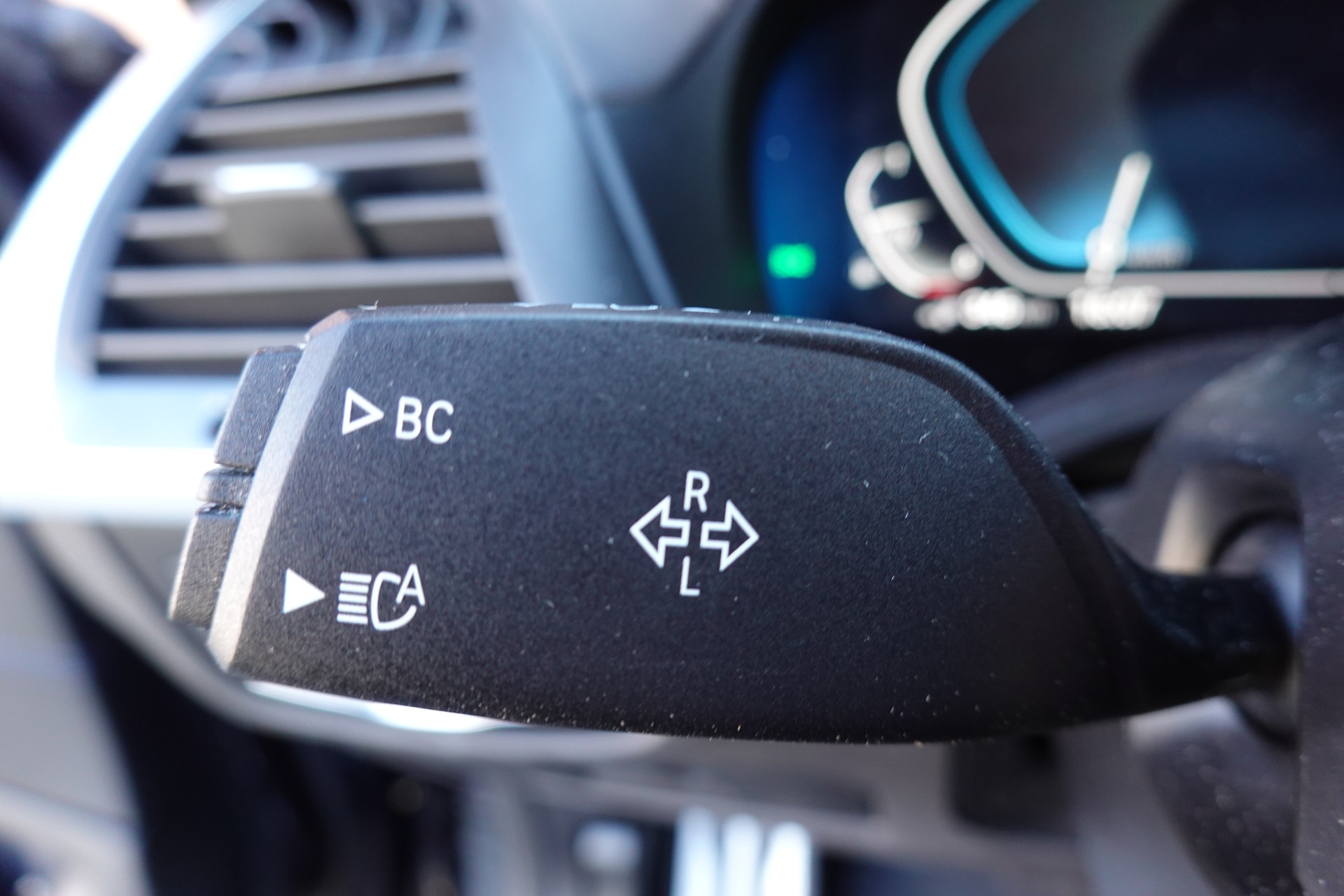 BMW X3 xDrive 30e M Sport - "CH Auto * Harman Kardon * Caméra + Capteurs * Roues 20'* Sieges M * Toit Ouvrant"-image-13