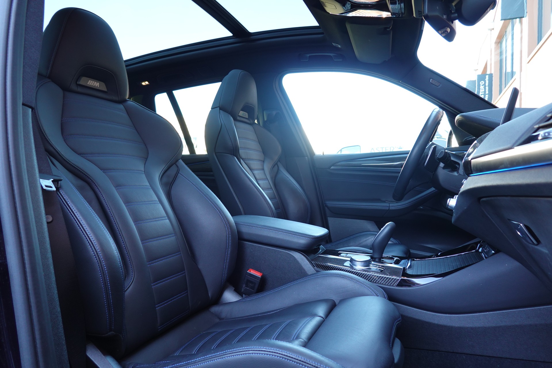 BMW X3 xDrive 30e M Sport - "CH Auto * Harman Kardon * Caméra + Capteurs * Roues 20'* Sieges M * Toit Ouvrant"-image-28