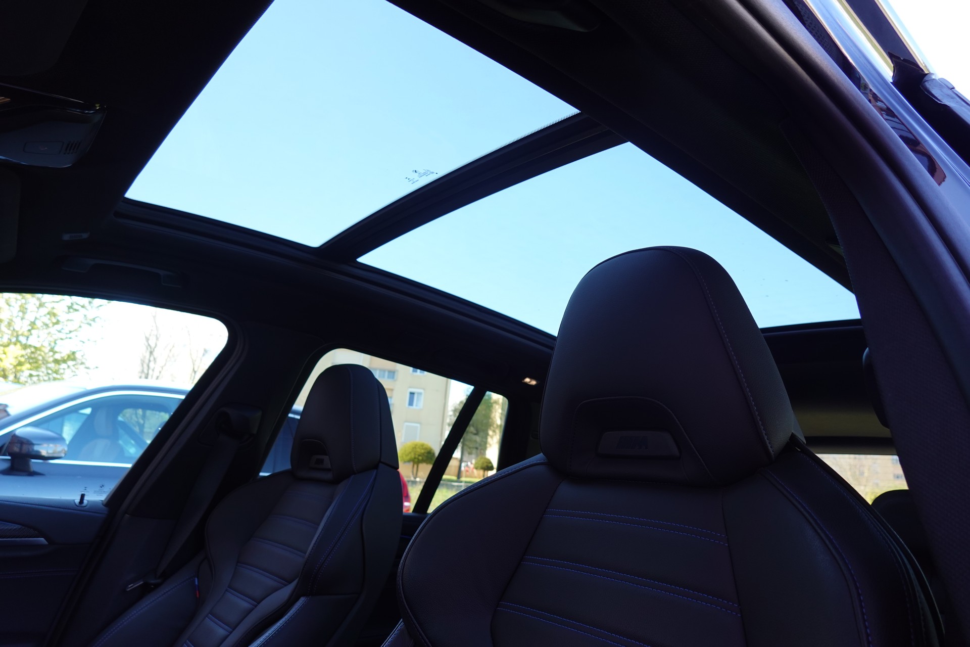 BMW X3 xDrive 30e M Sport - "CH Auto * Harman Kardon * Caméra + Capteurs * Roues 20'* Sieges M * Toit Ouvrant"-image-24