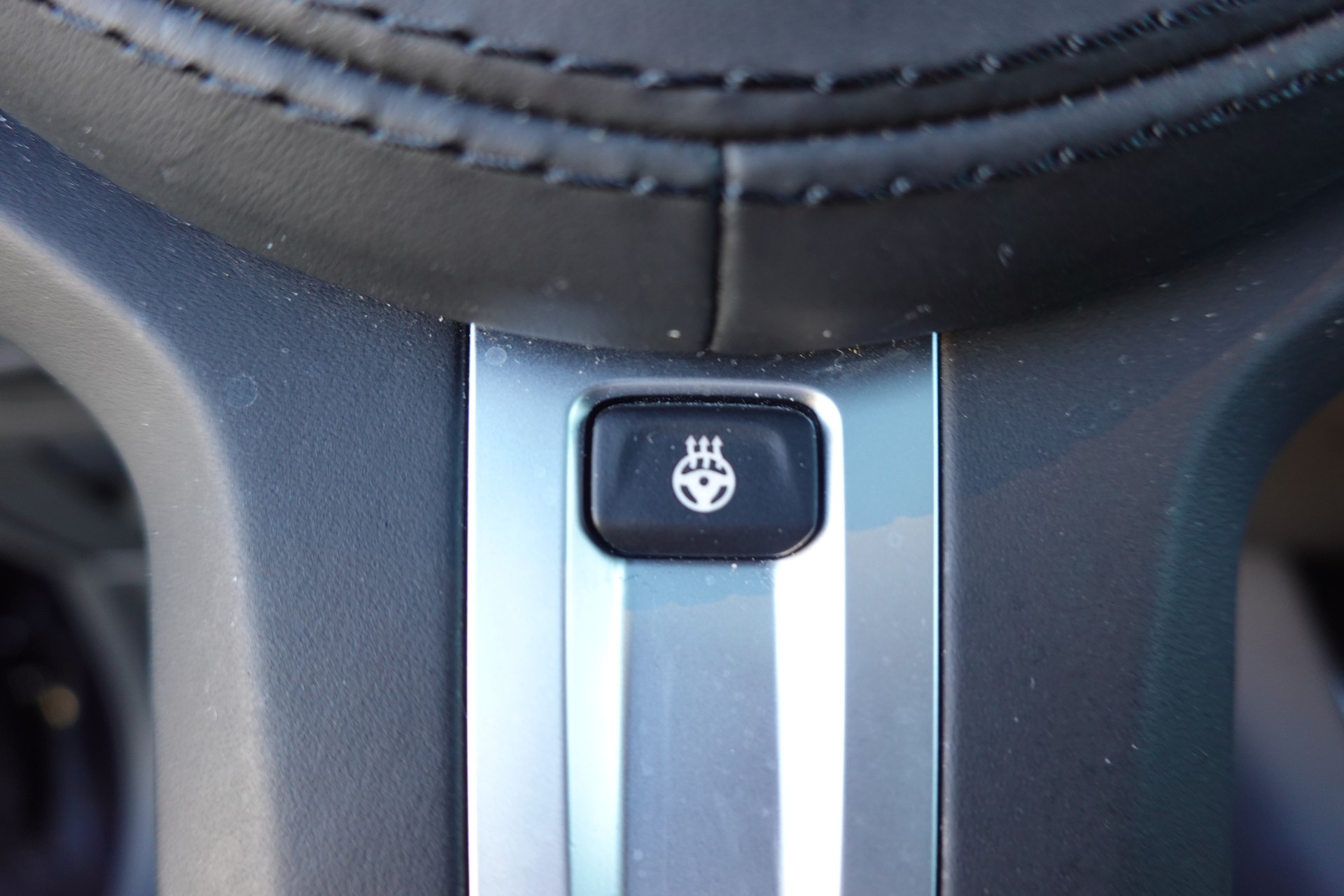 BMW X3 xDrive 30e M Sport - "CH Auto * Harman Kardon * Caméra + Capteurs * Roues 20'* Sieges M * Toit Ouvrant"-image-12